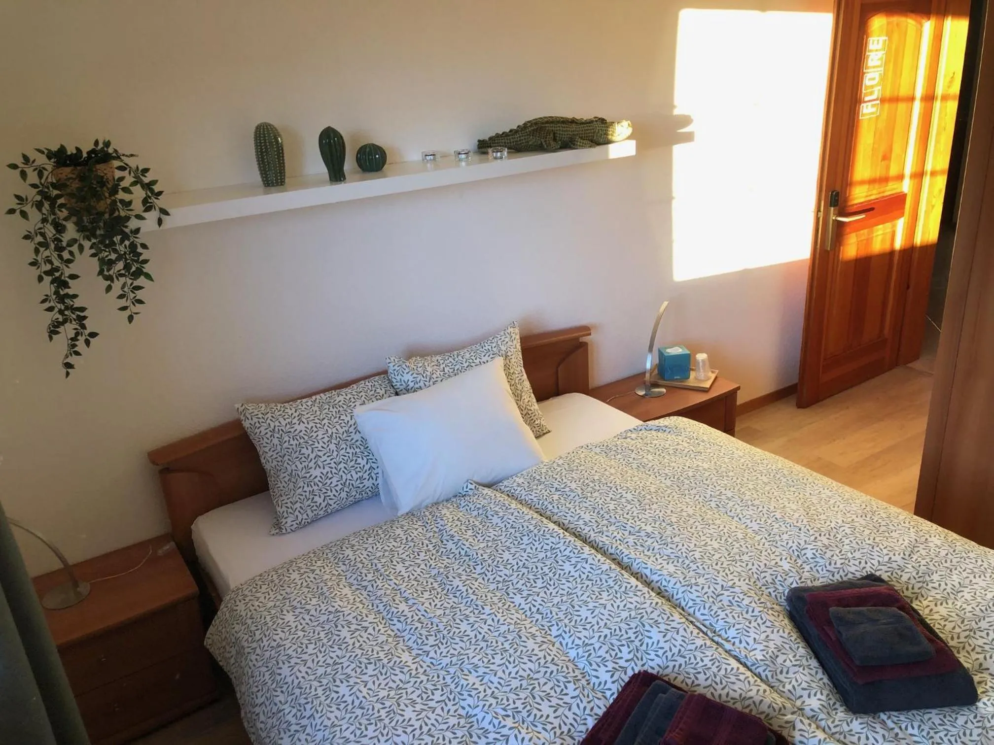 Photo of the whole room, Bed in Auberge Les Rangs