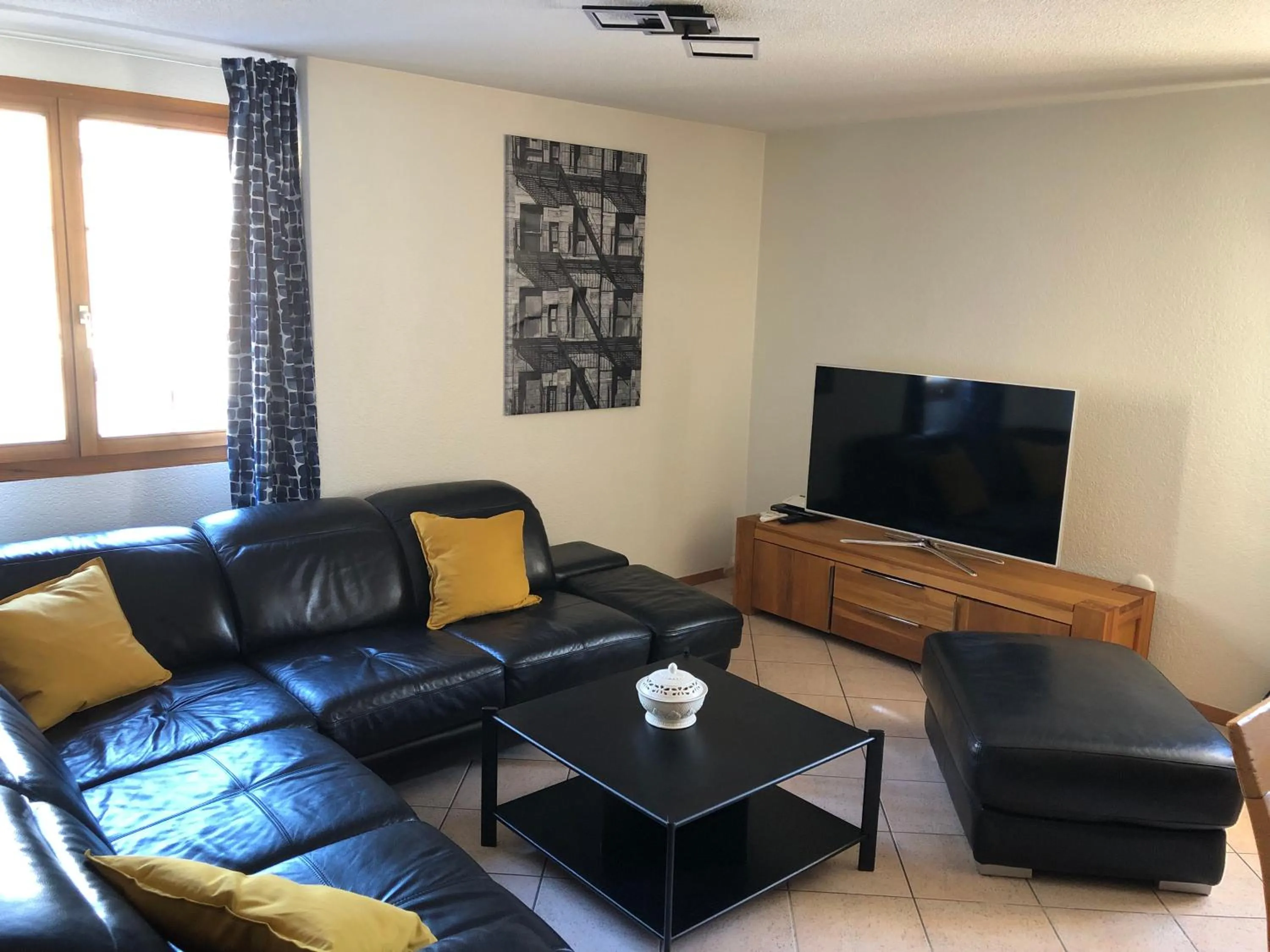 Communal lounge/ TV room in Auberge Les Rangs