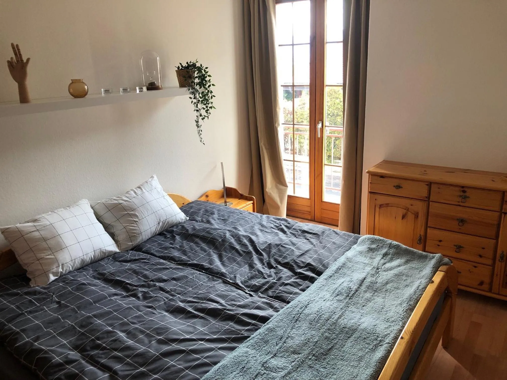 Photo of the whole room, Bed in Auberge Les Rangs