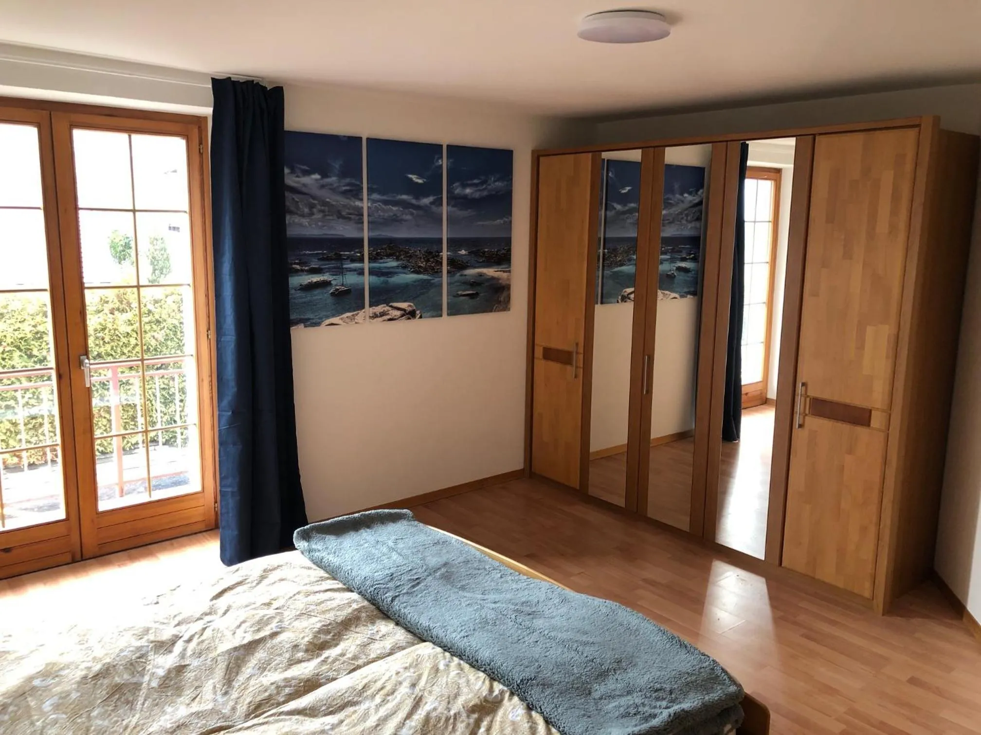 Photo of the whole room, Bed in Auberge Les Rangs