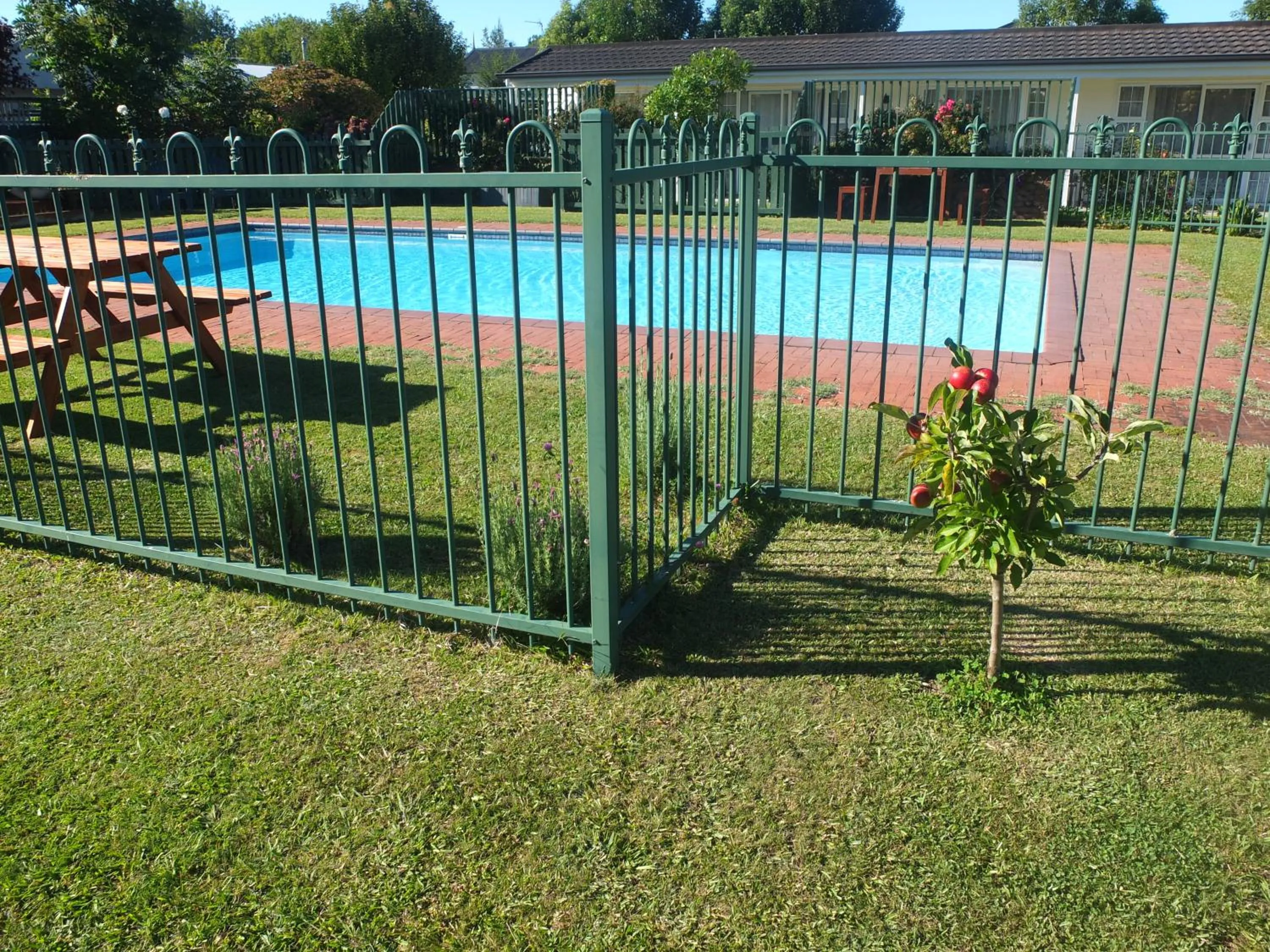 Colonial Court Motel