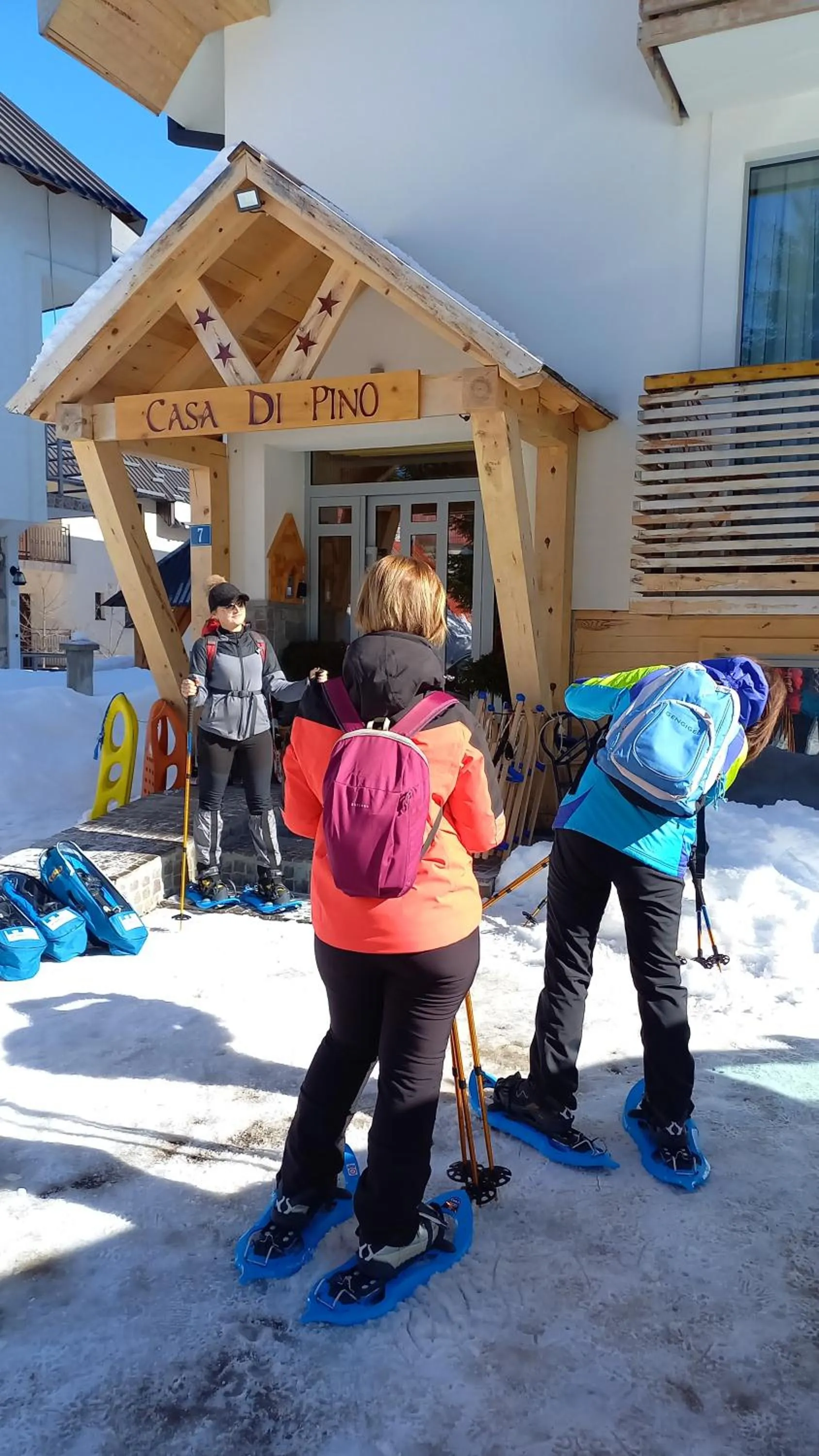People in Casa di Pino EcoLodge Hotel