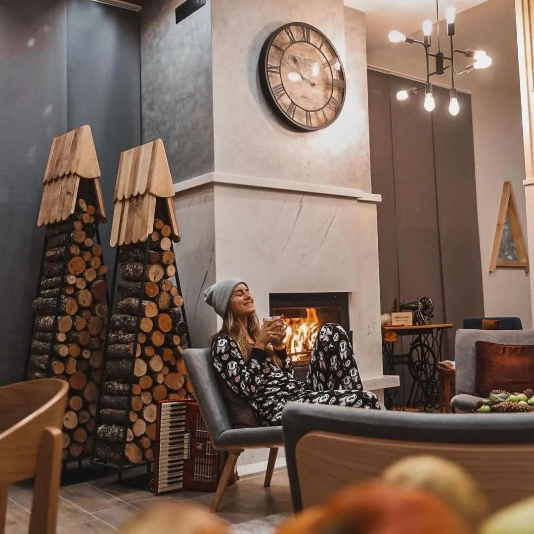 People in Casa di Pino EcoLodge Hotel