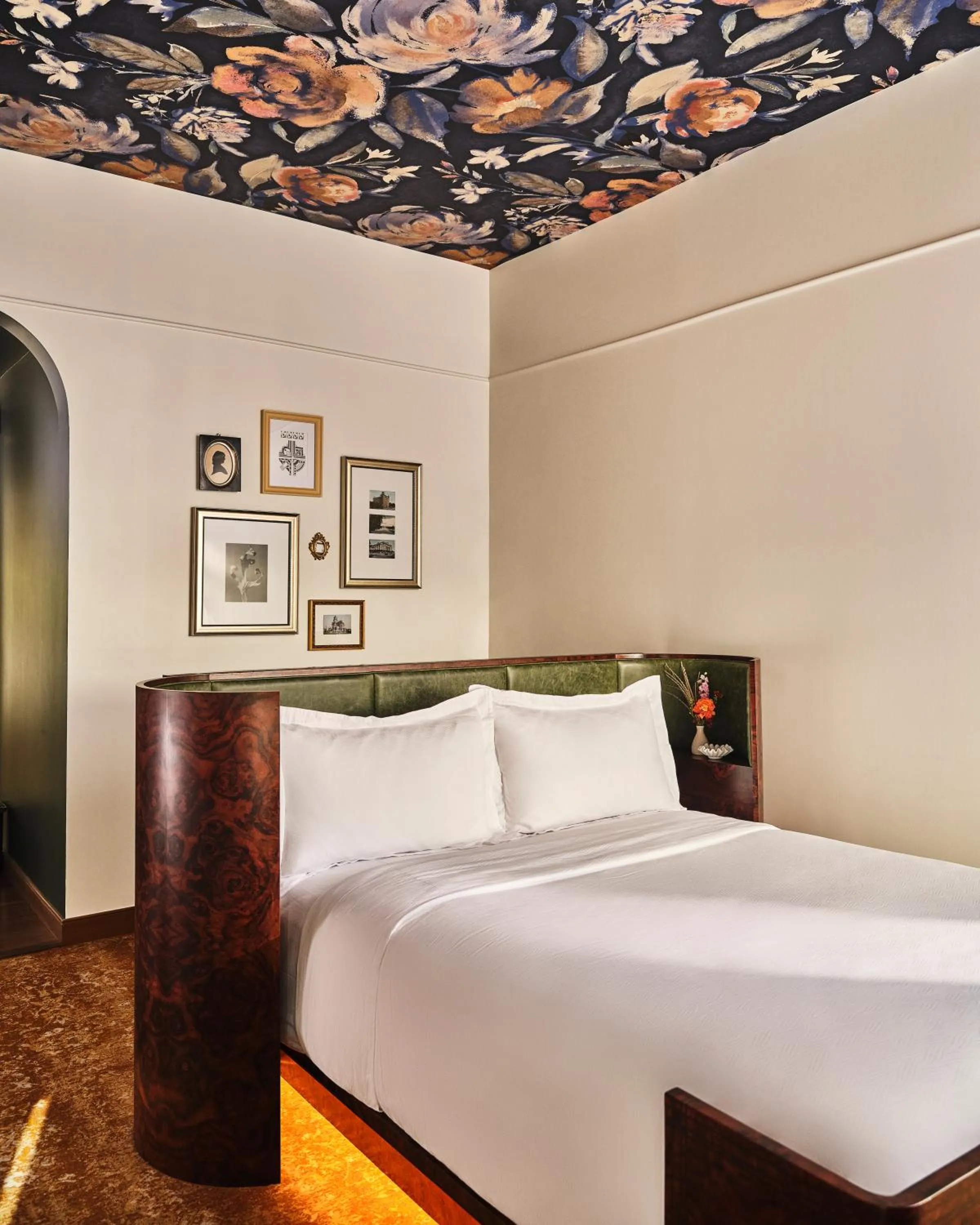 Bedroom, Bed in The Crawford Hotel