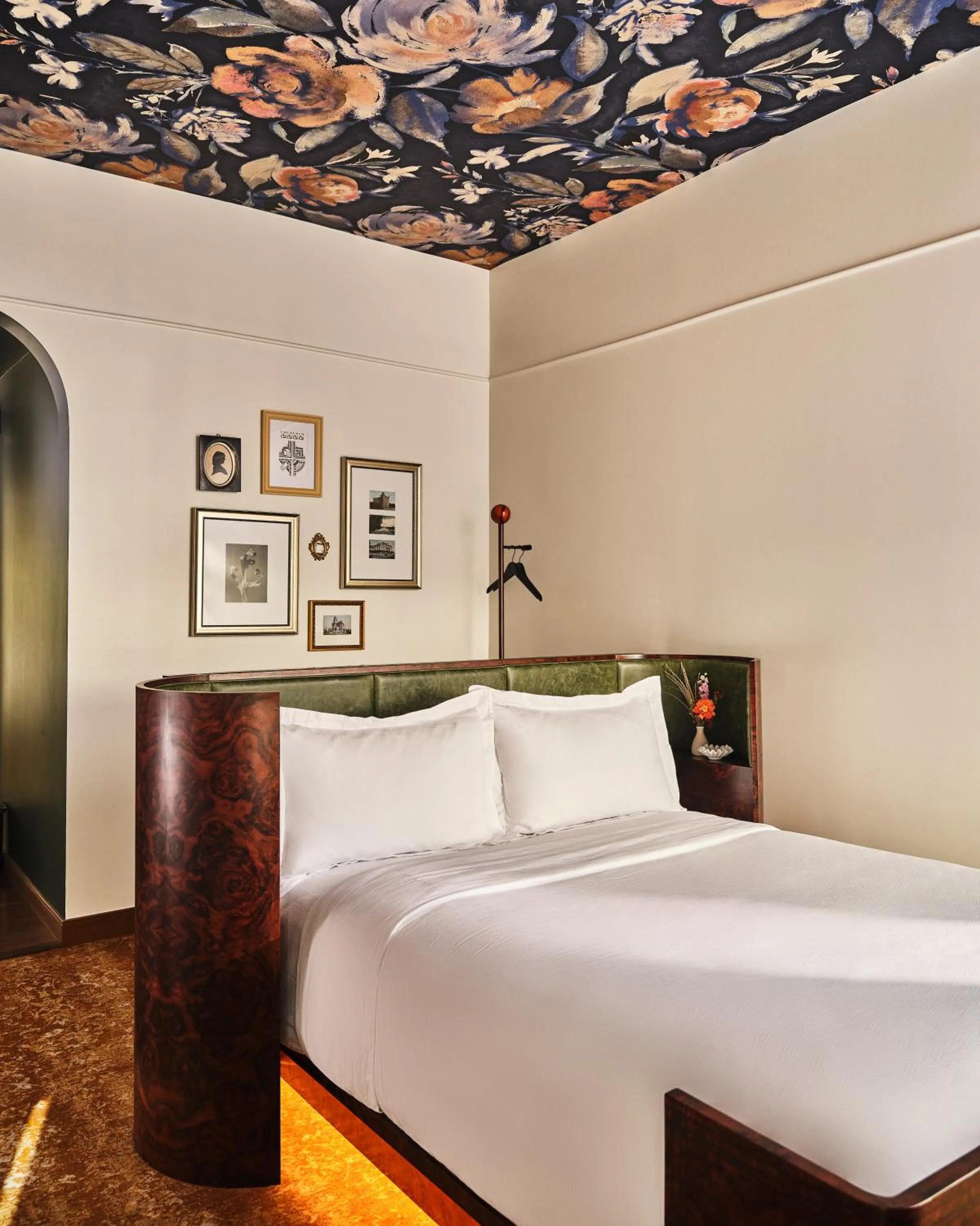 Bedroom, Bed in The Crawford Hotel