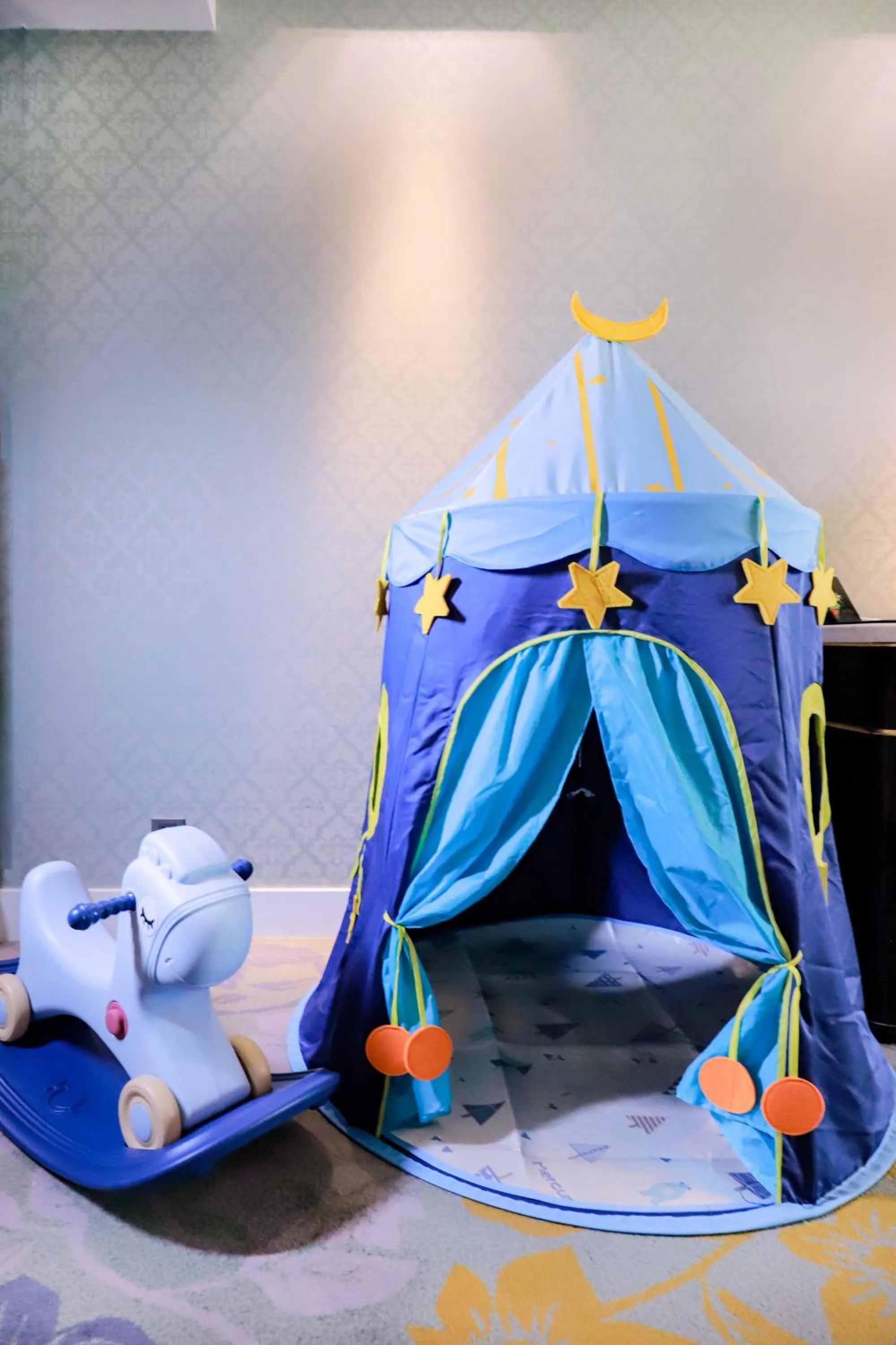 young children, Bed in InterContinental Chengdu Global Center by IHG