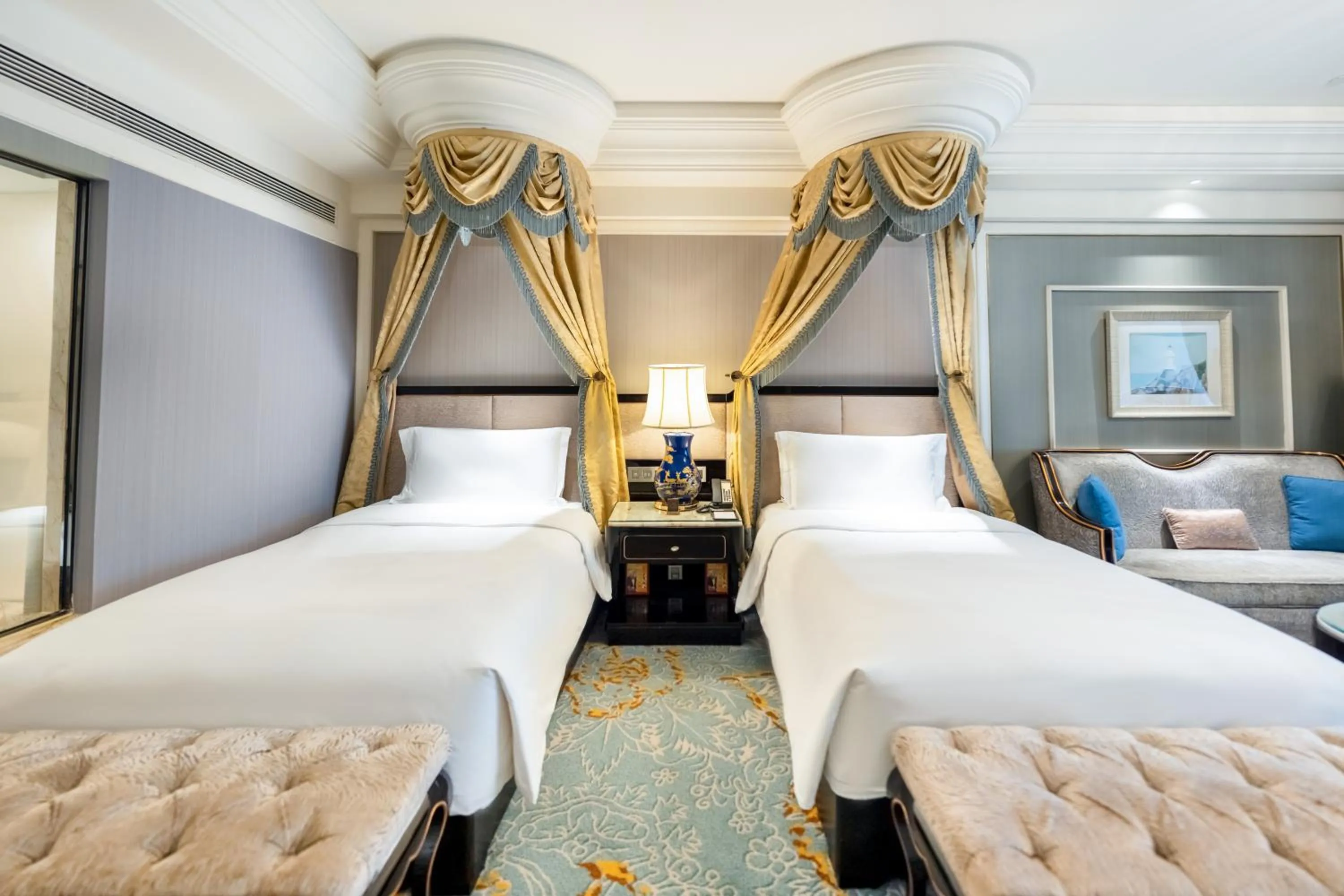 Bedroom, Bed in InterContinental Chengdu Global Center by IHG