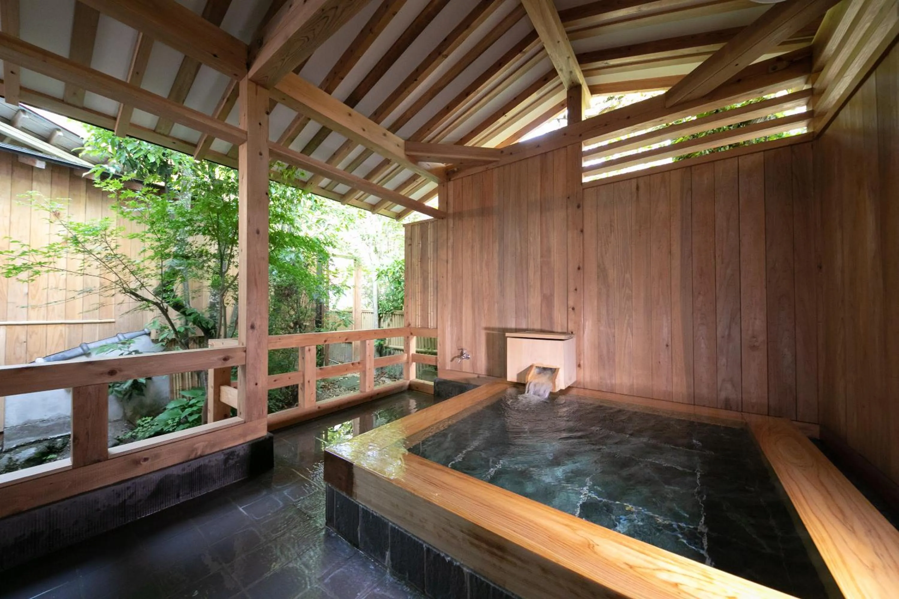 Photo of the whole room in Yufuin Hoteiya