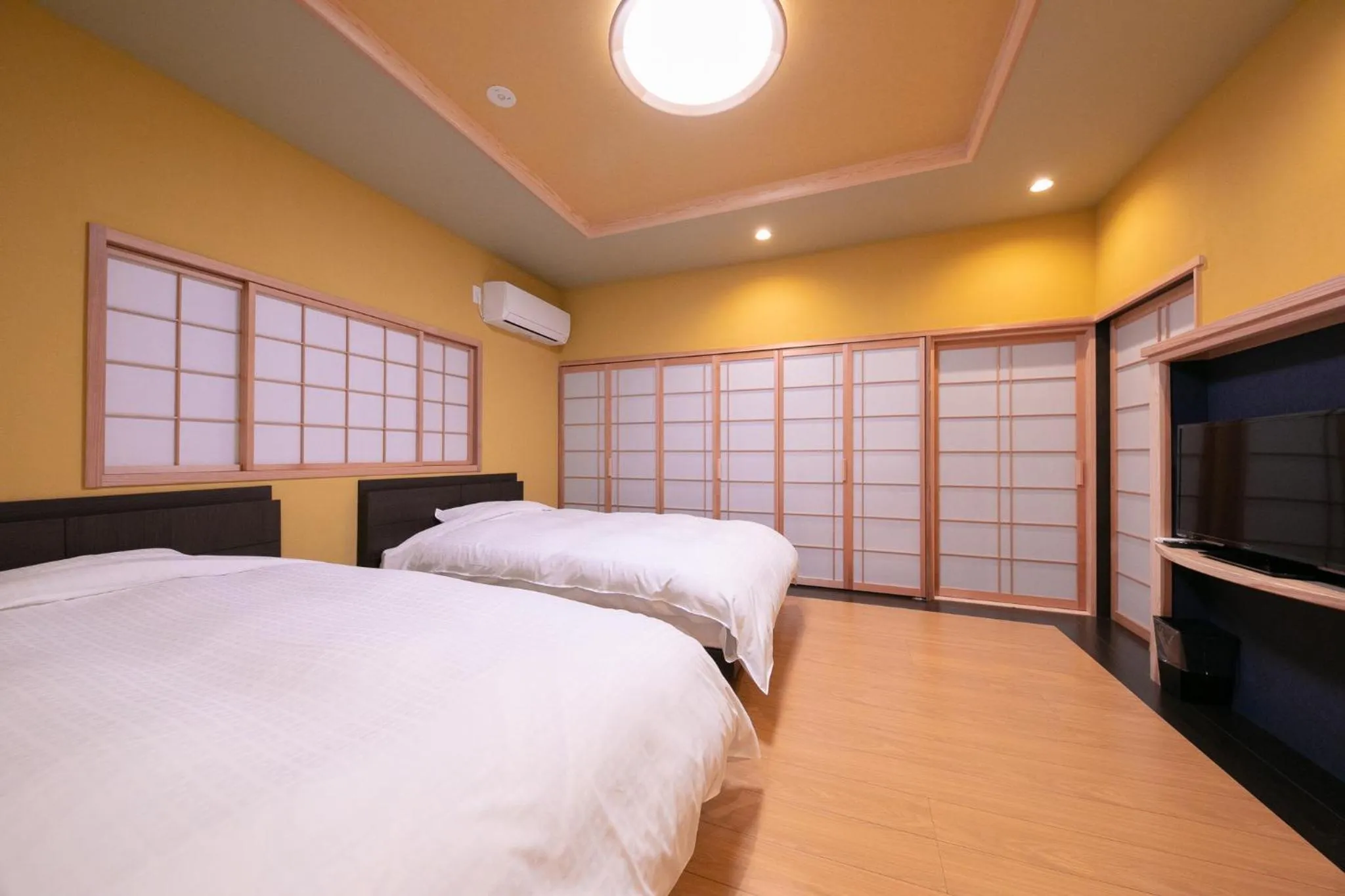 Photo of the whole room, Bed in Yufuin Hoteiya