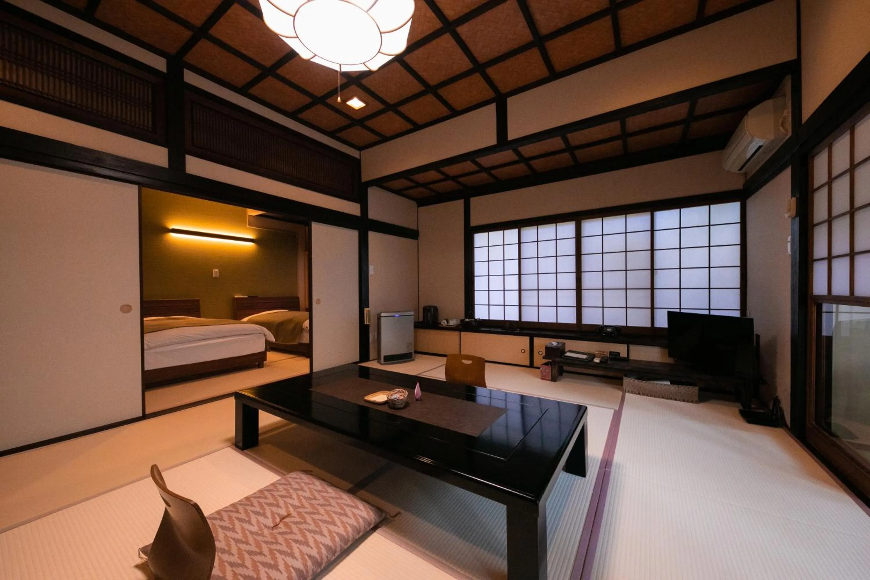 Photo of the whole room, Bed in Yufuin Hoteiya