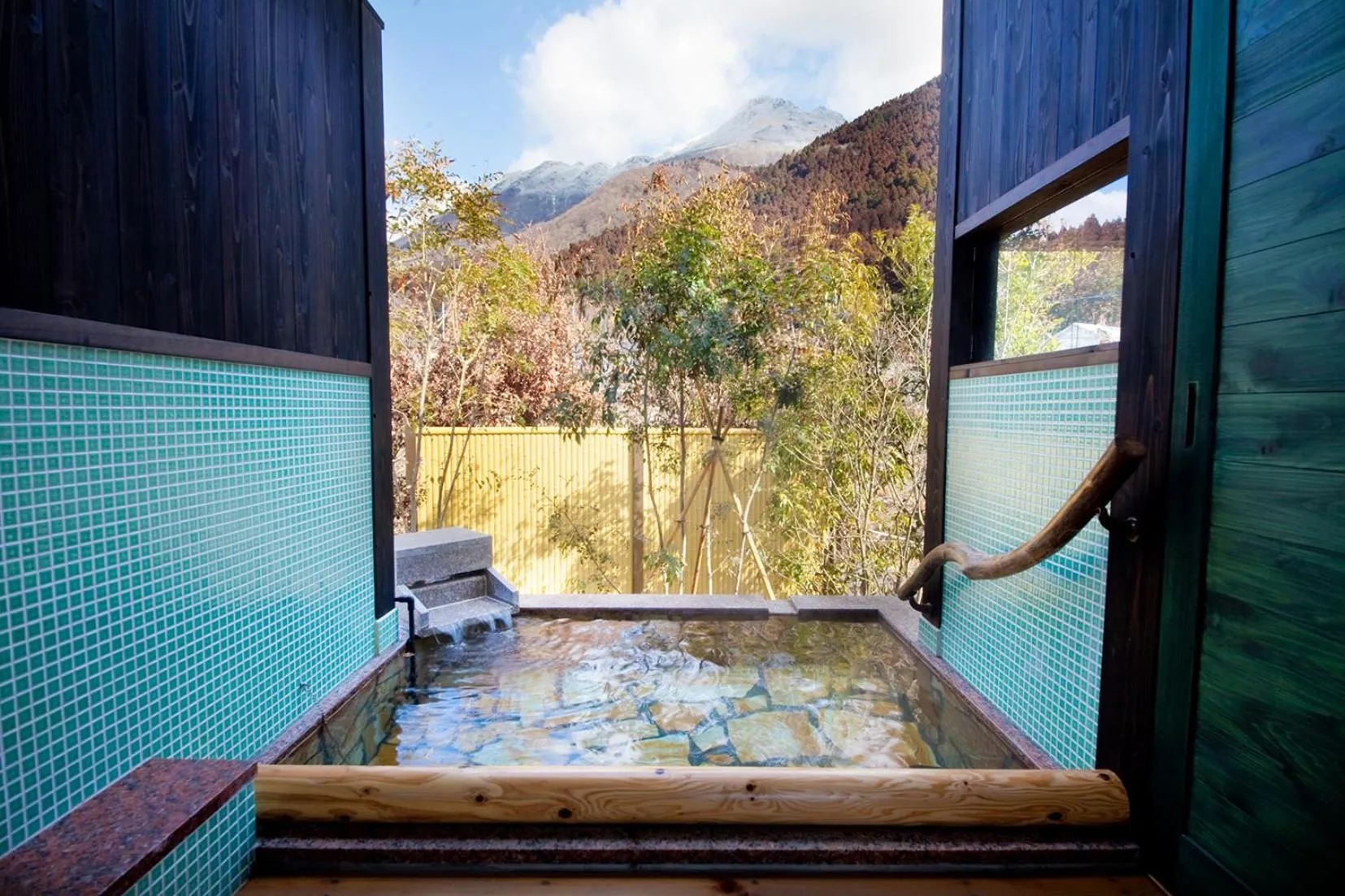 Hot Spring Bath in Yufuin Hoteiya