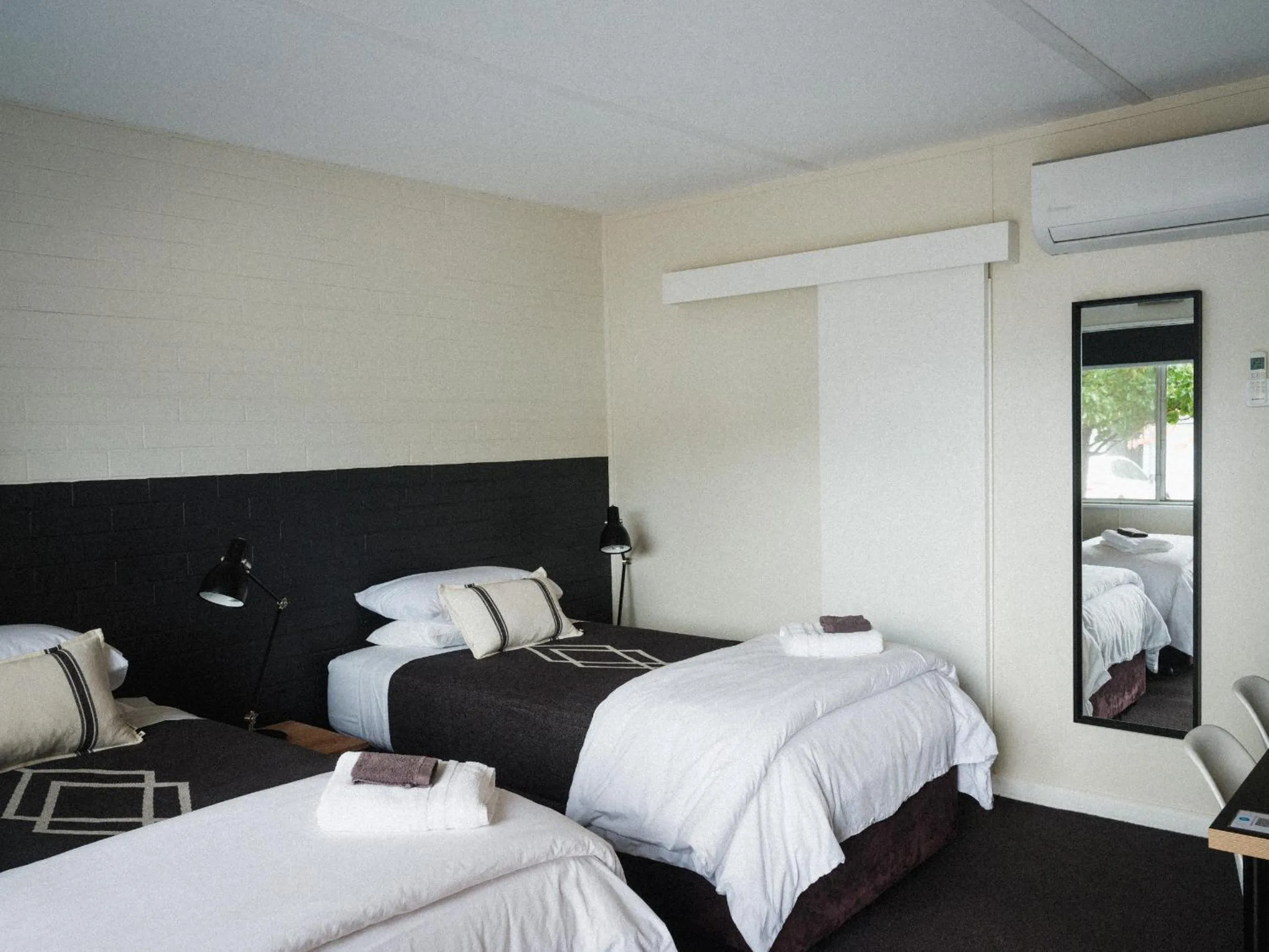 Bedroom, Bed in Cedar Lodge