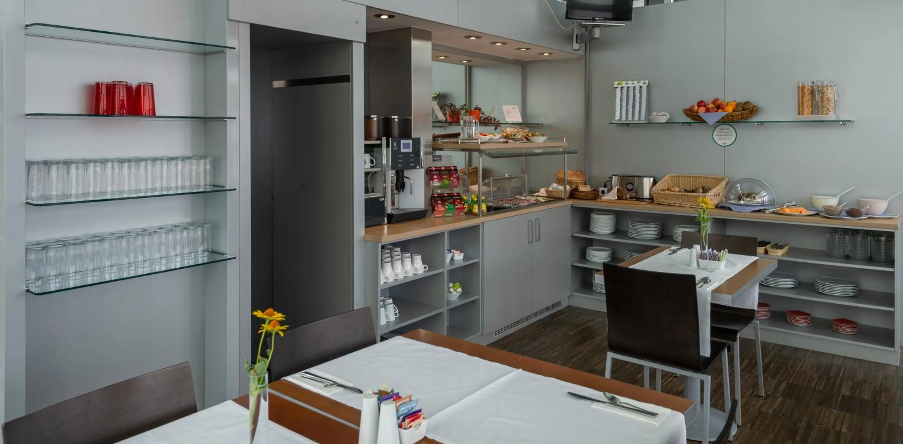 Buffet breakfast in Orange Wings Krems