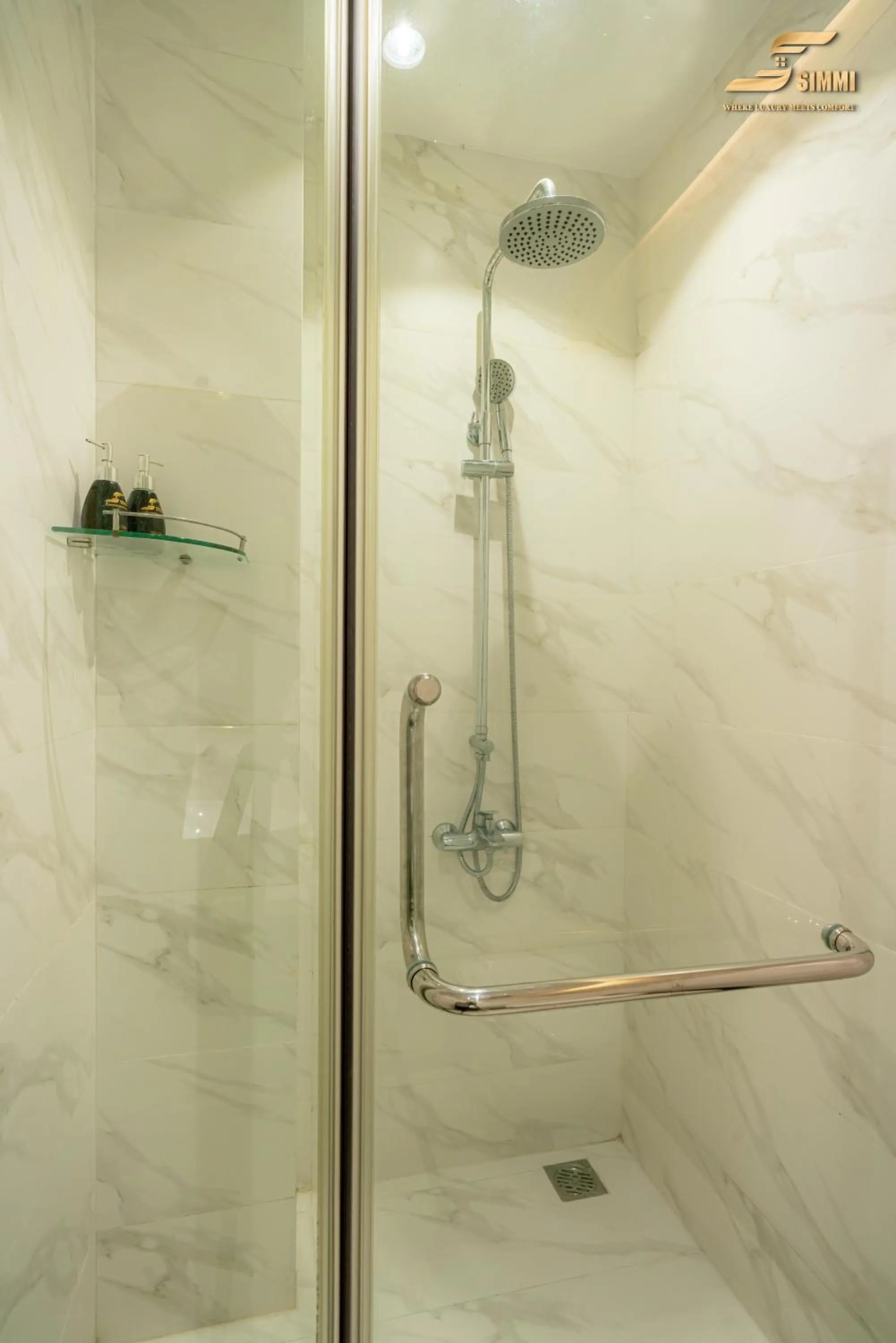 Shower in Simmi 6 Hotel & Apartment