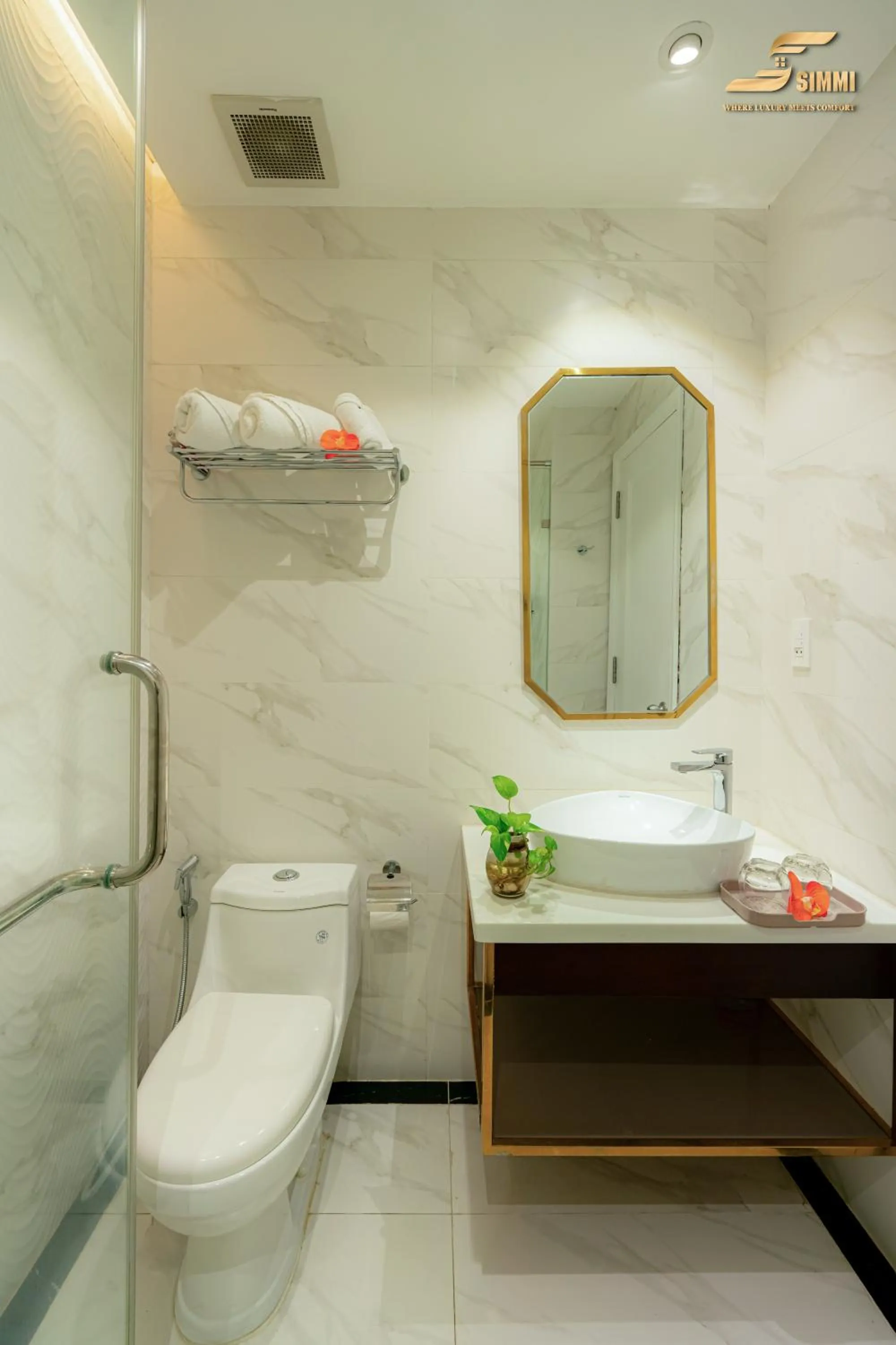 Shower in Simmi 6 Hotel & Apartment