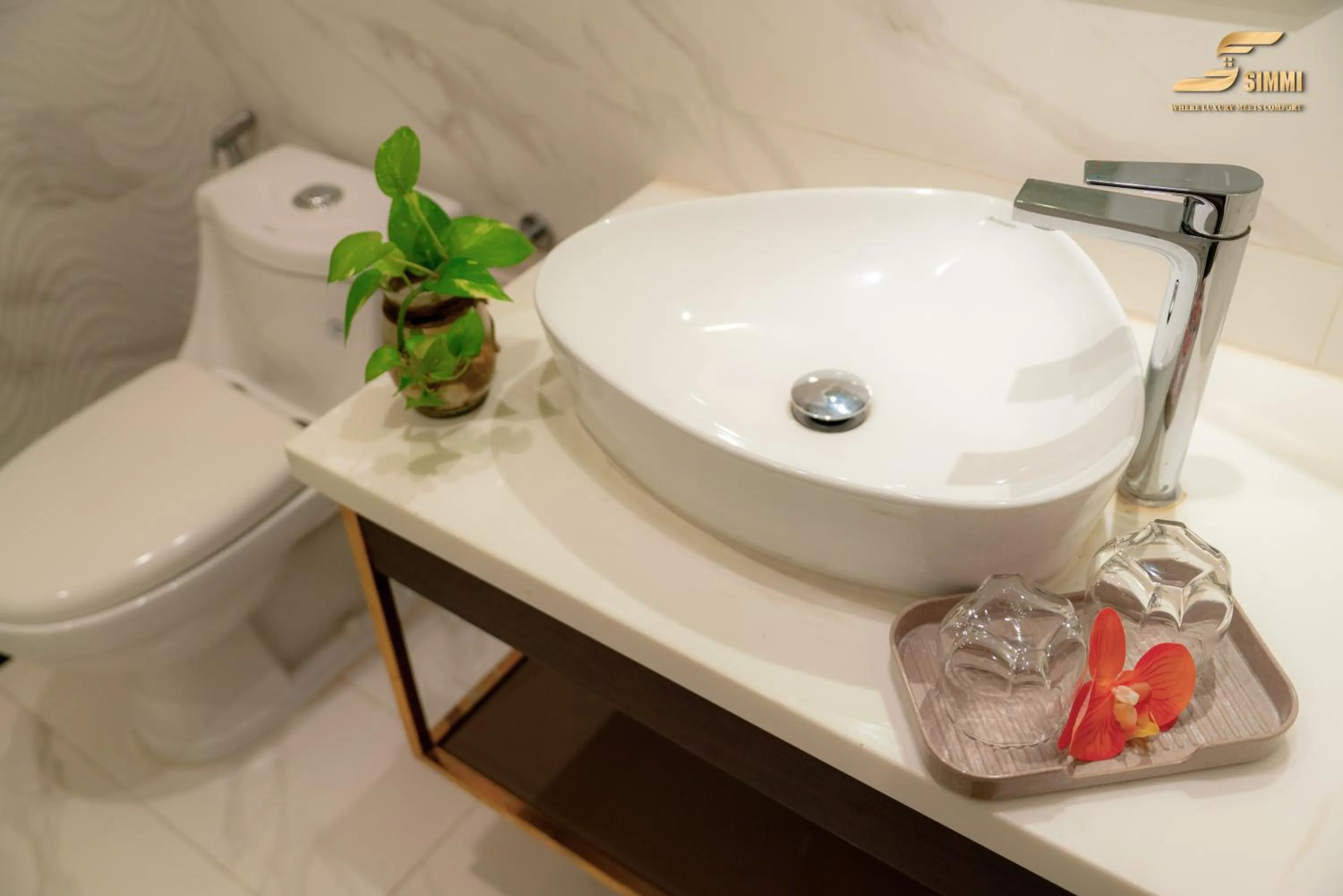 Shower in Simmi 6 Hotel & Apartment