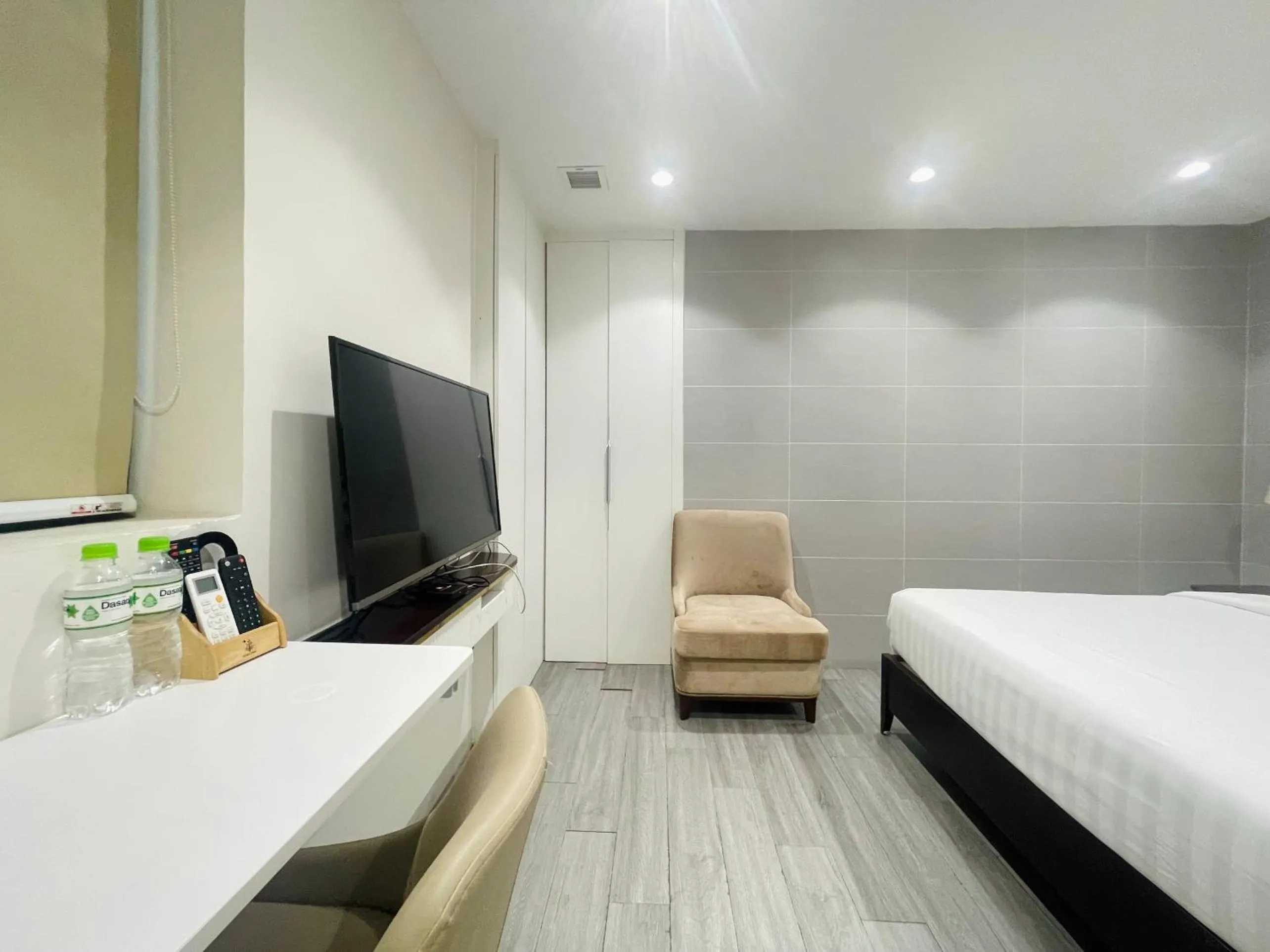 hair dresser, Bed in Simmi 6 Hotel & Apartment