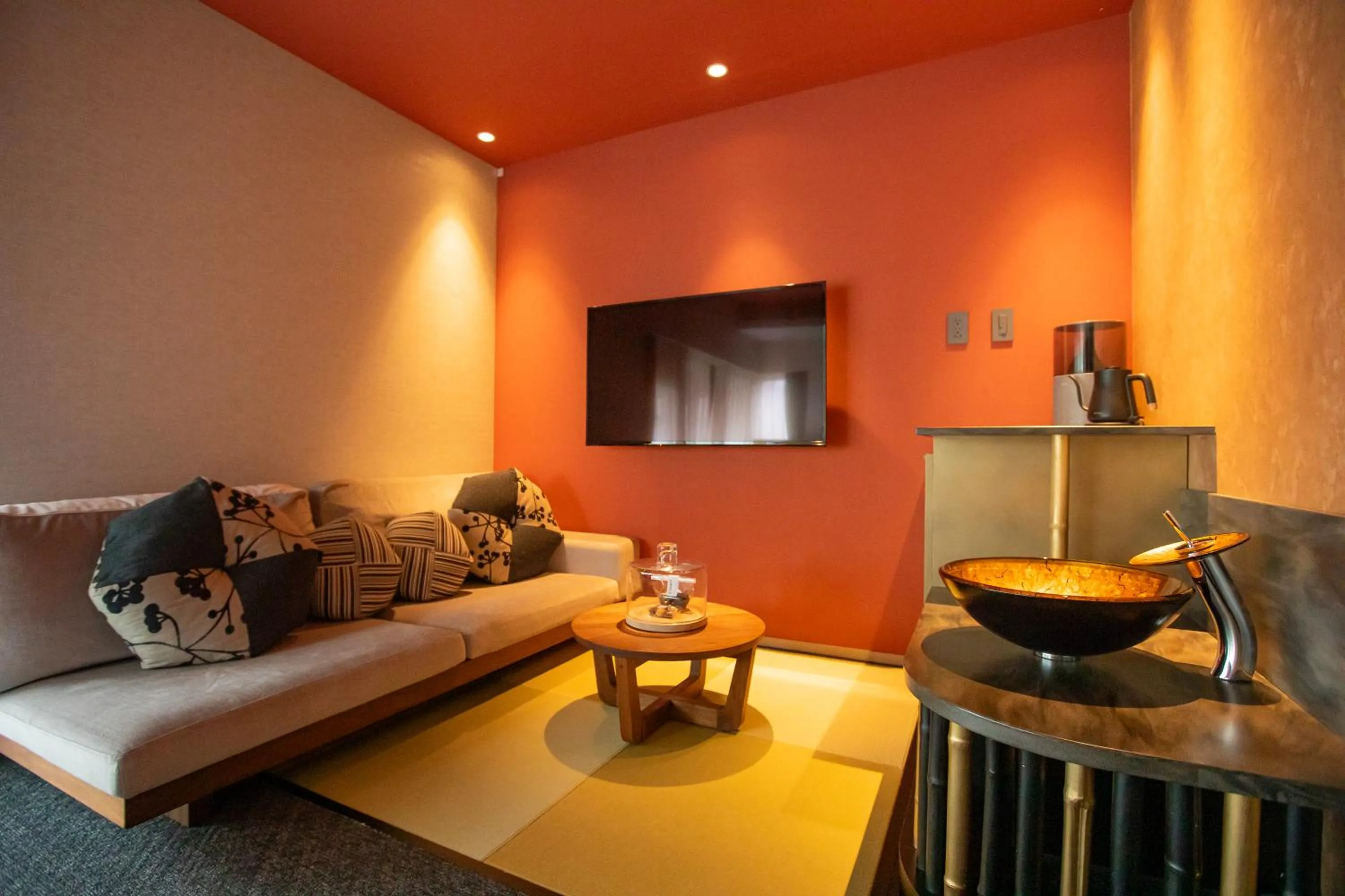 Living room in gallery hotel KAGUYA