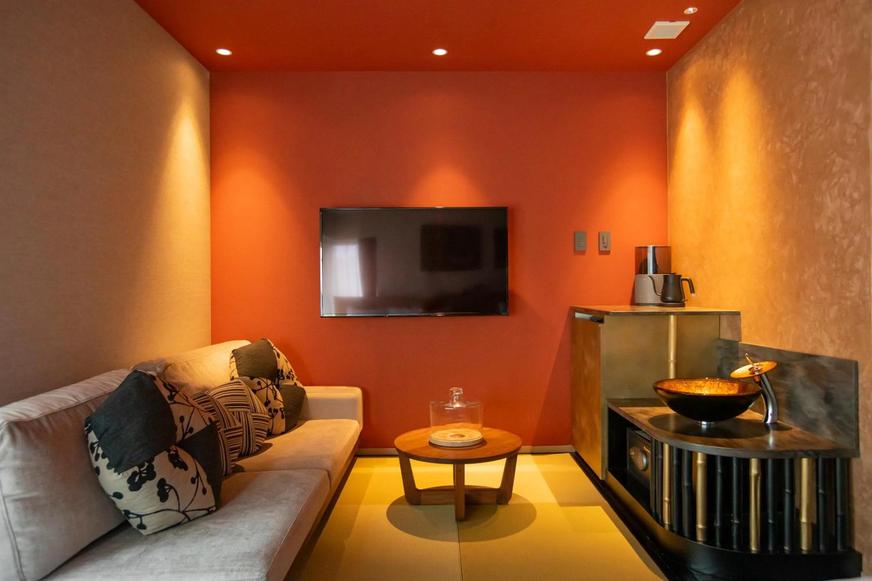Living room in gallery hotel KAGUYA