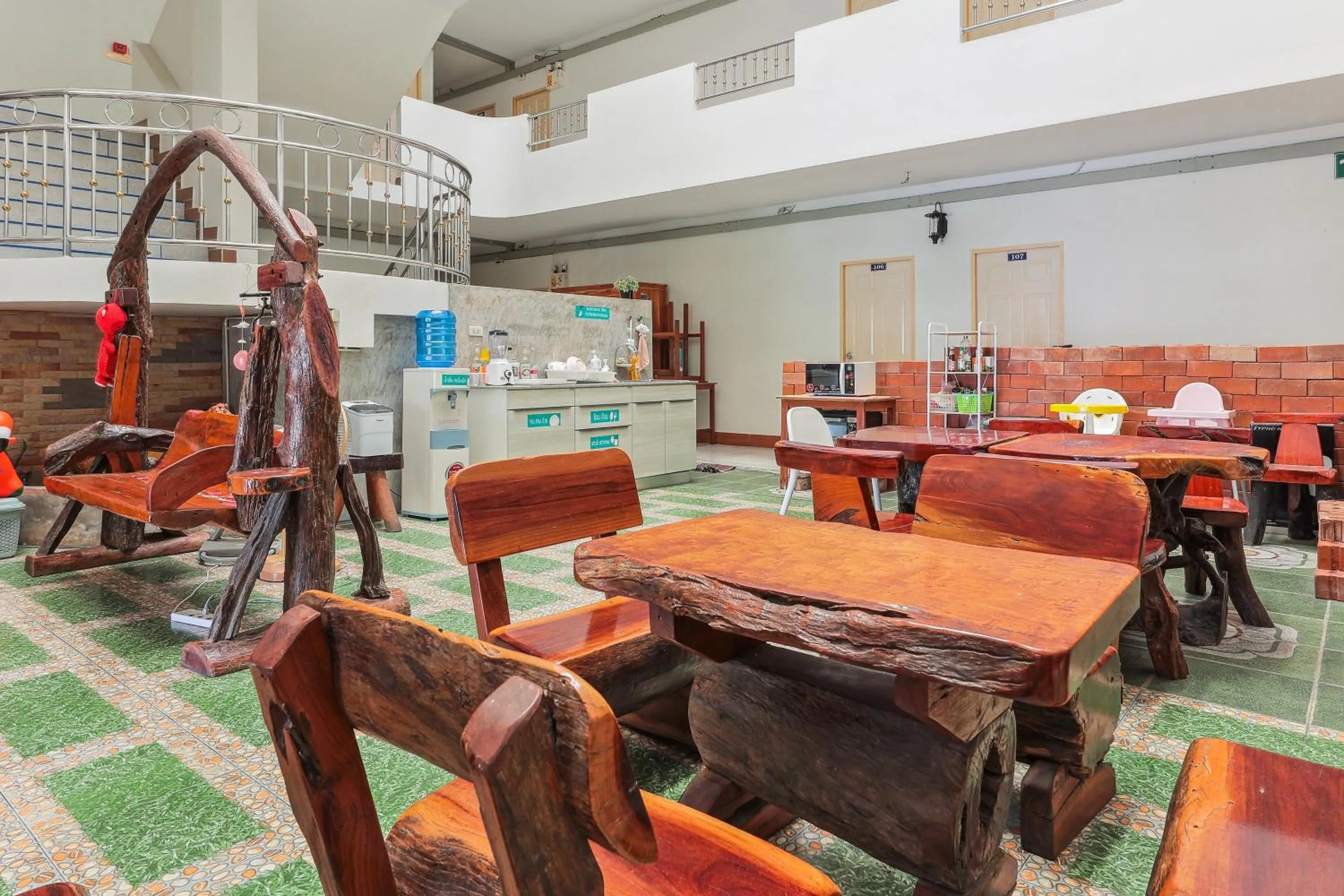 Restaurant/places to eat in View Mansion