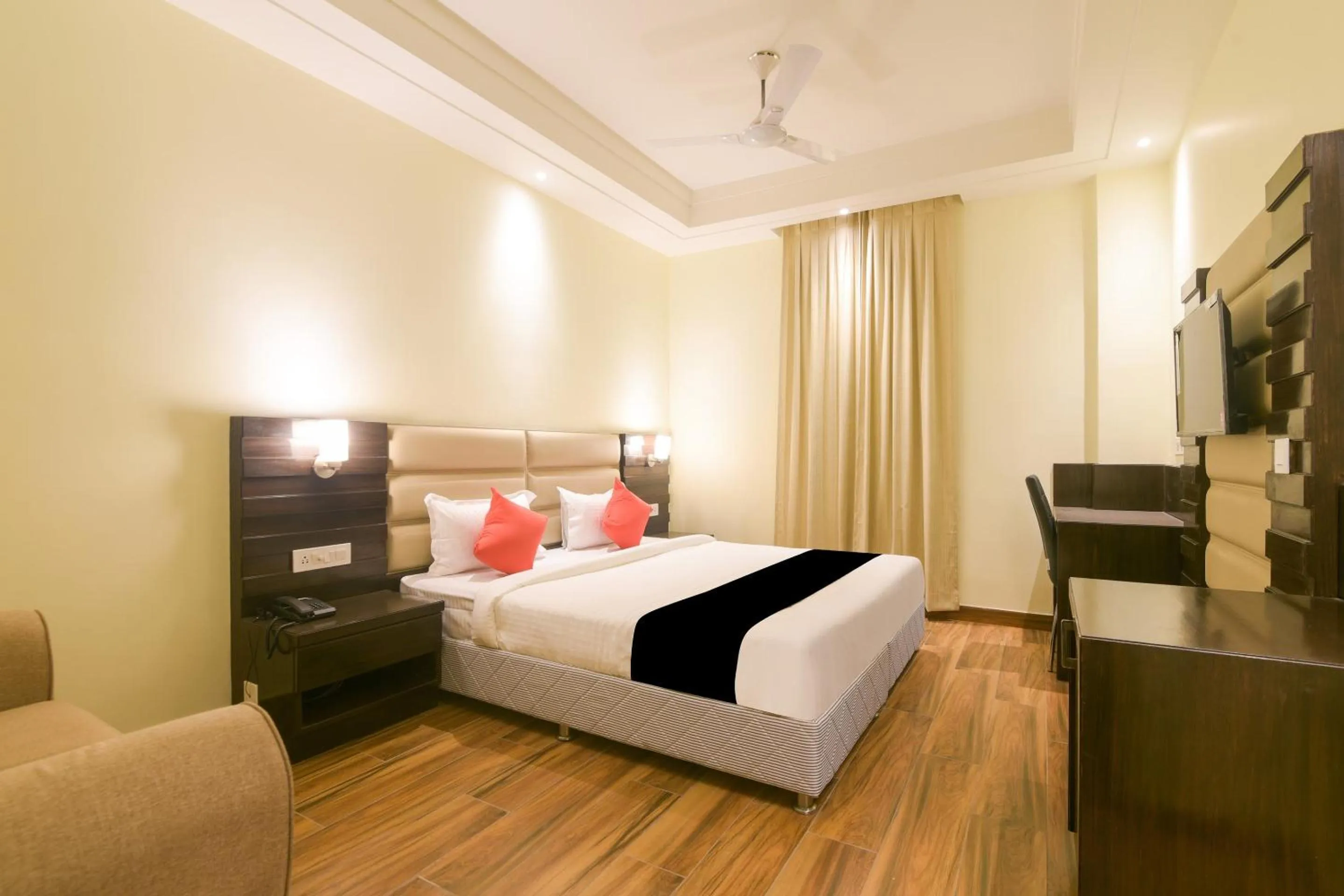 Bedroom, Bed in OYO 77736 Hotel Starlight