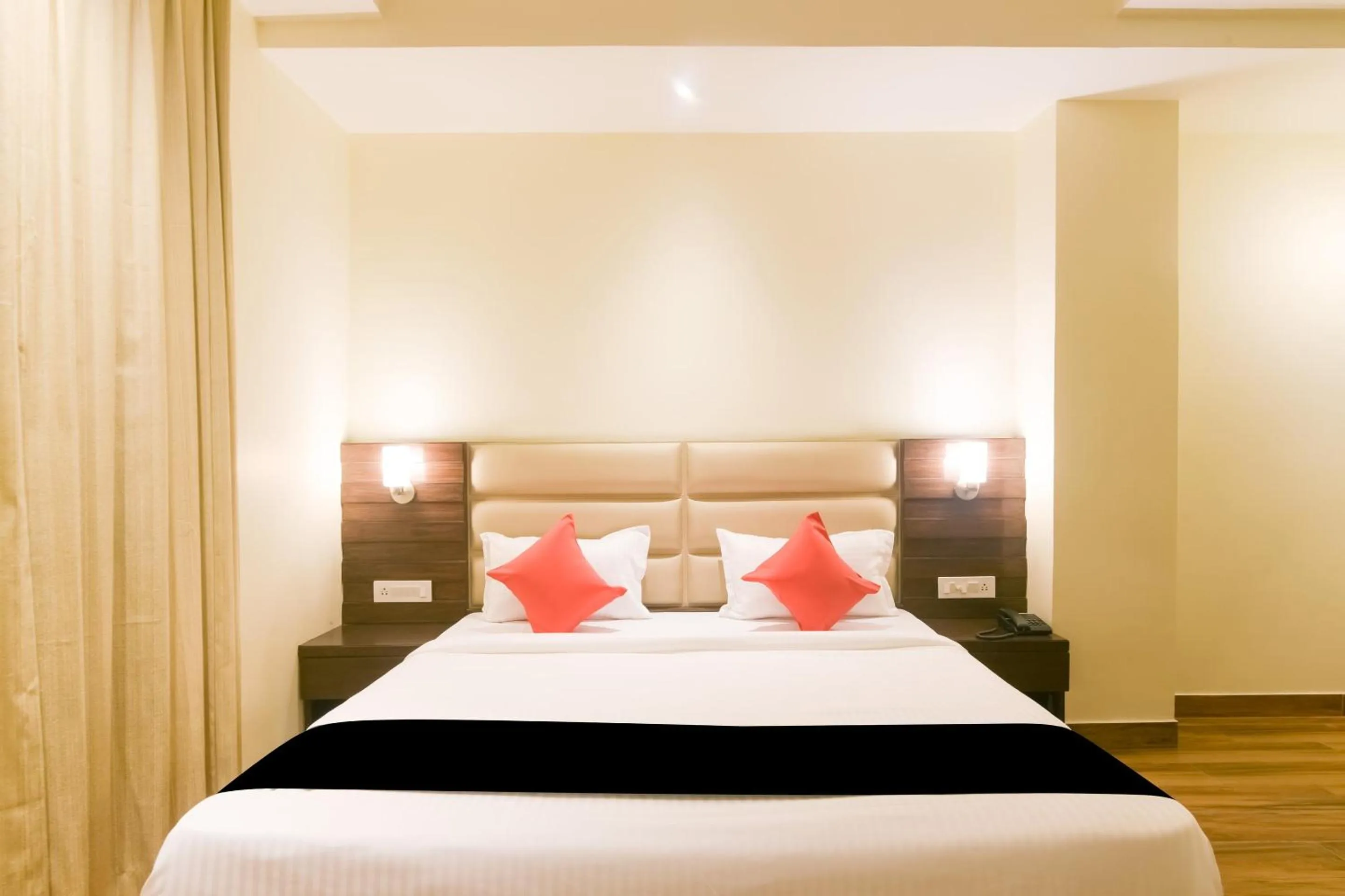 Bedroom, Bed in OYO 77736 Hotel Starlight