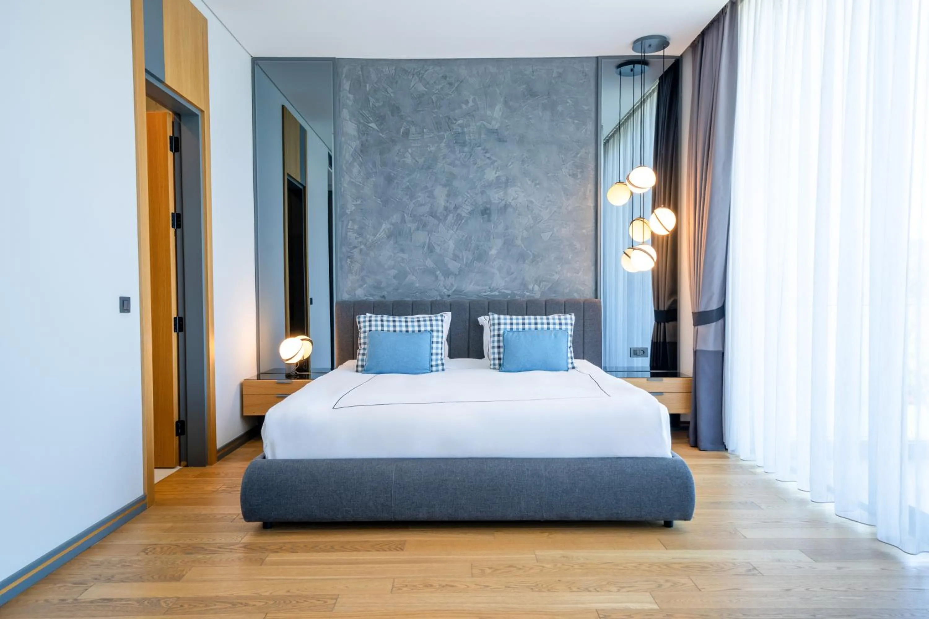 Bed in The Norm Collection Door'a Bodrum