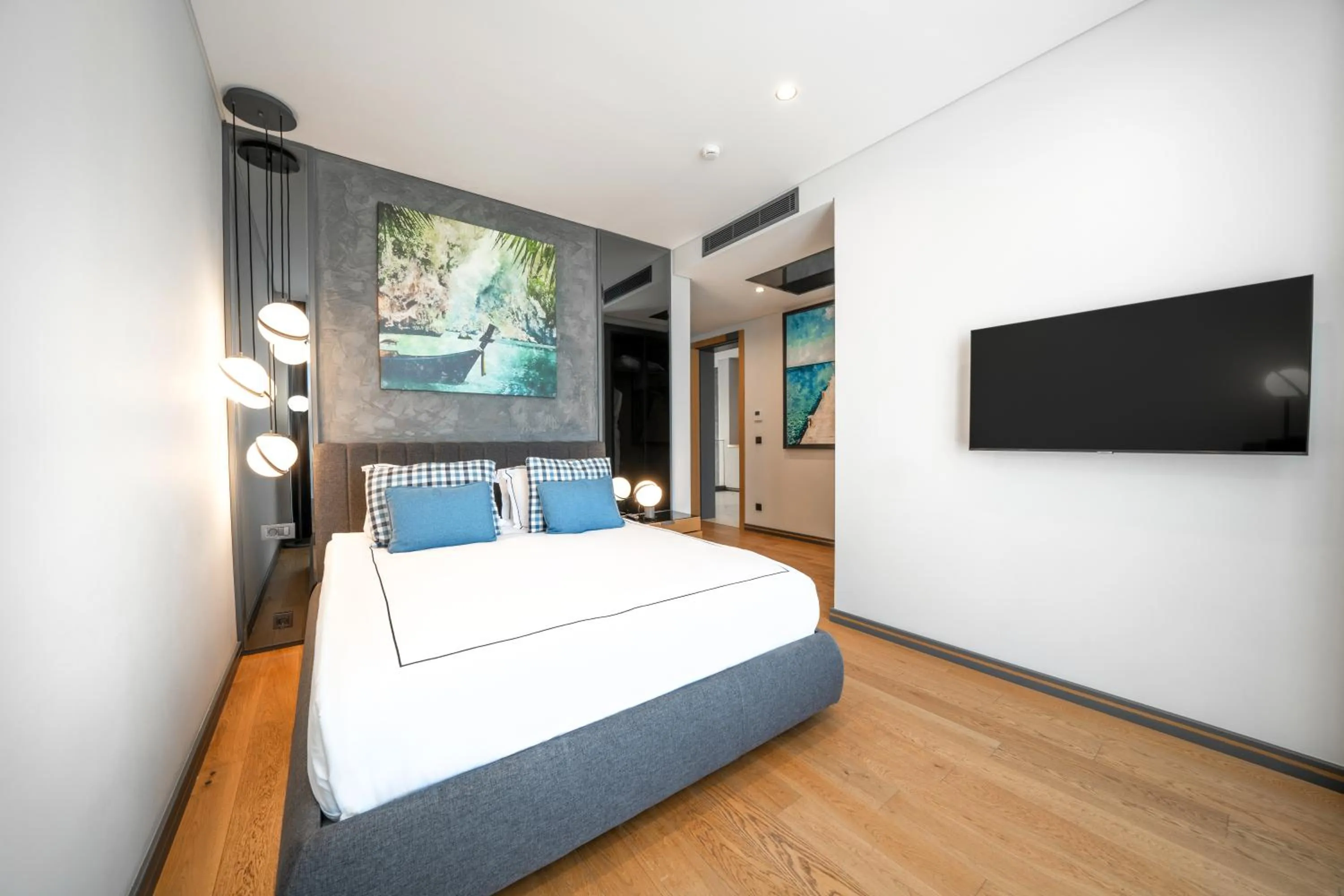 Bed in The Norm Collection Door'a Bodrum