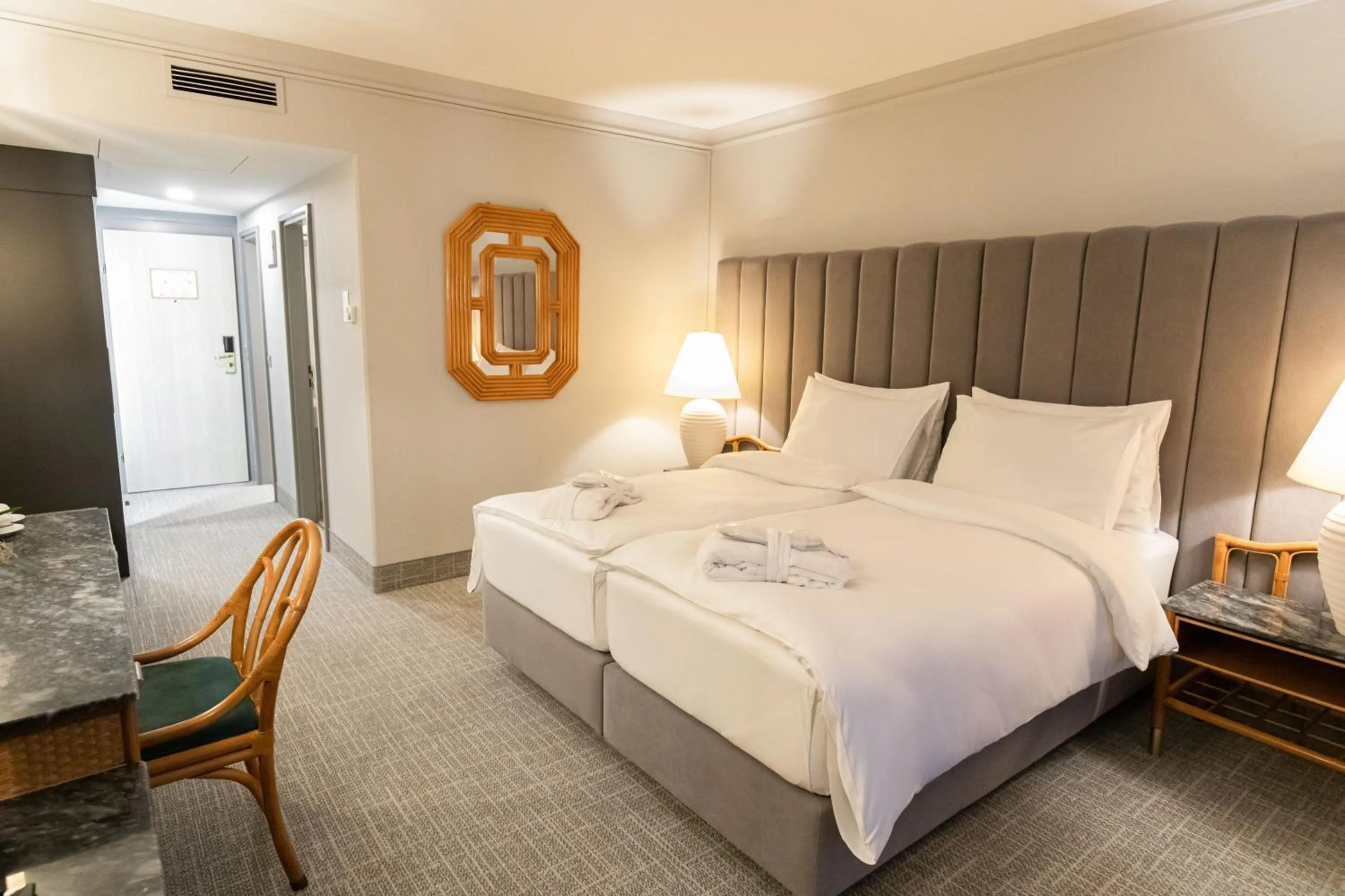 Bed in Eventhotel Pyramide