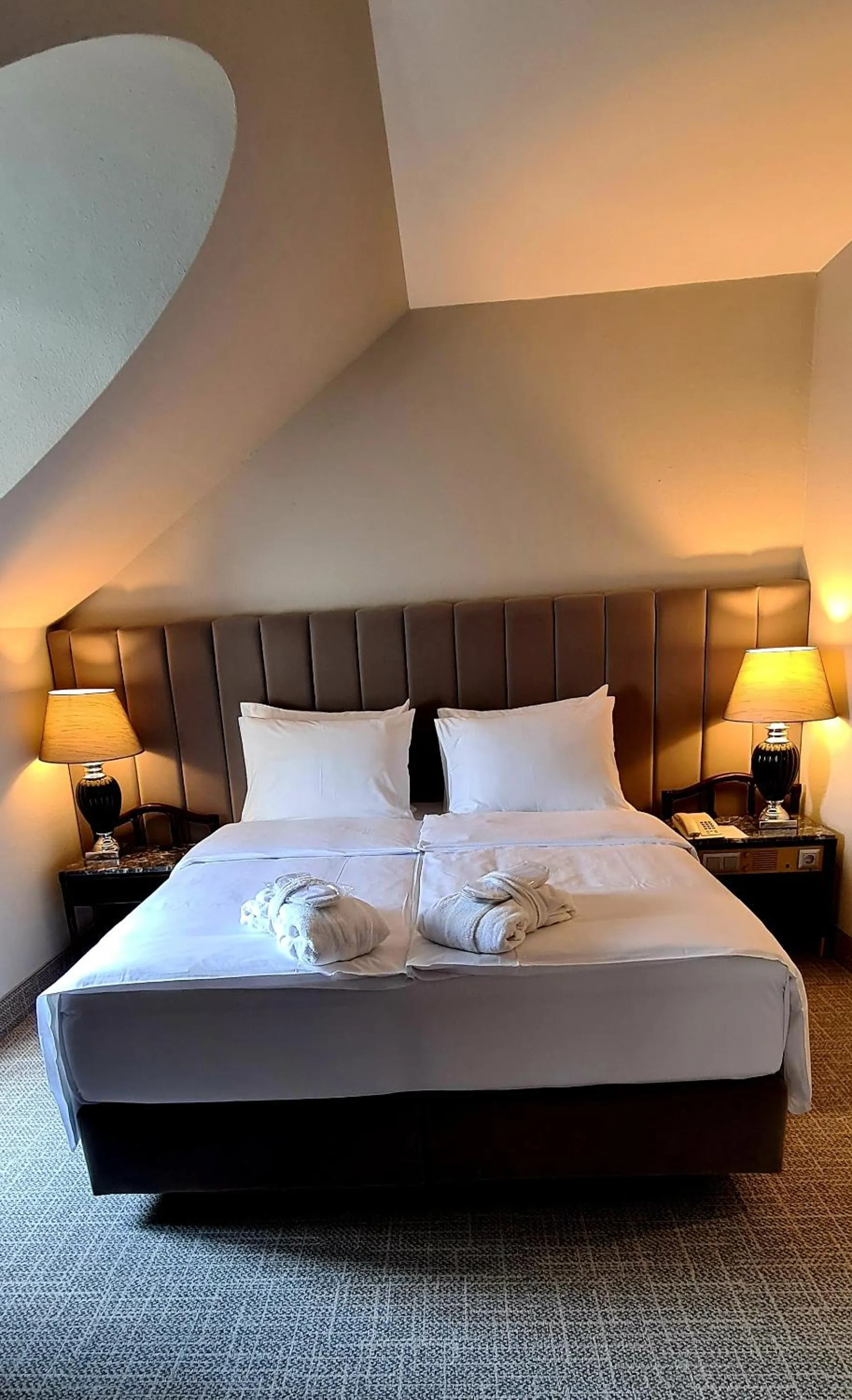 Bed in Eventhotel Pyramide