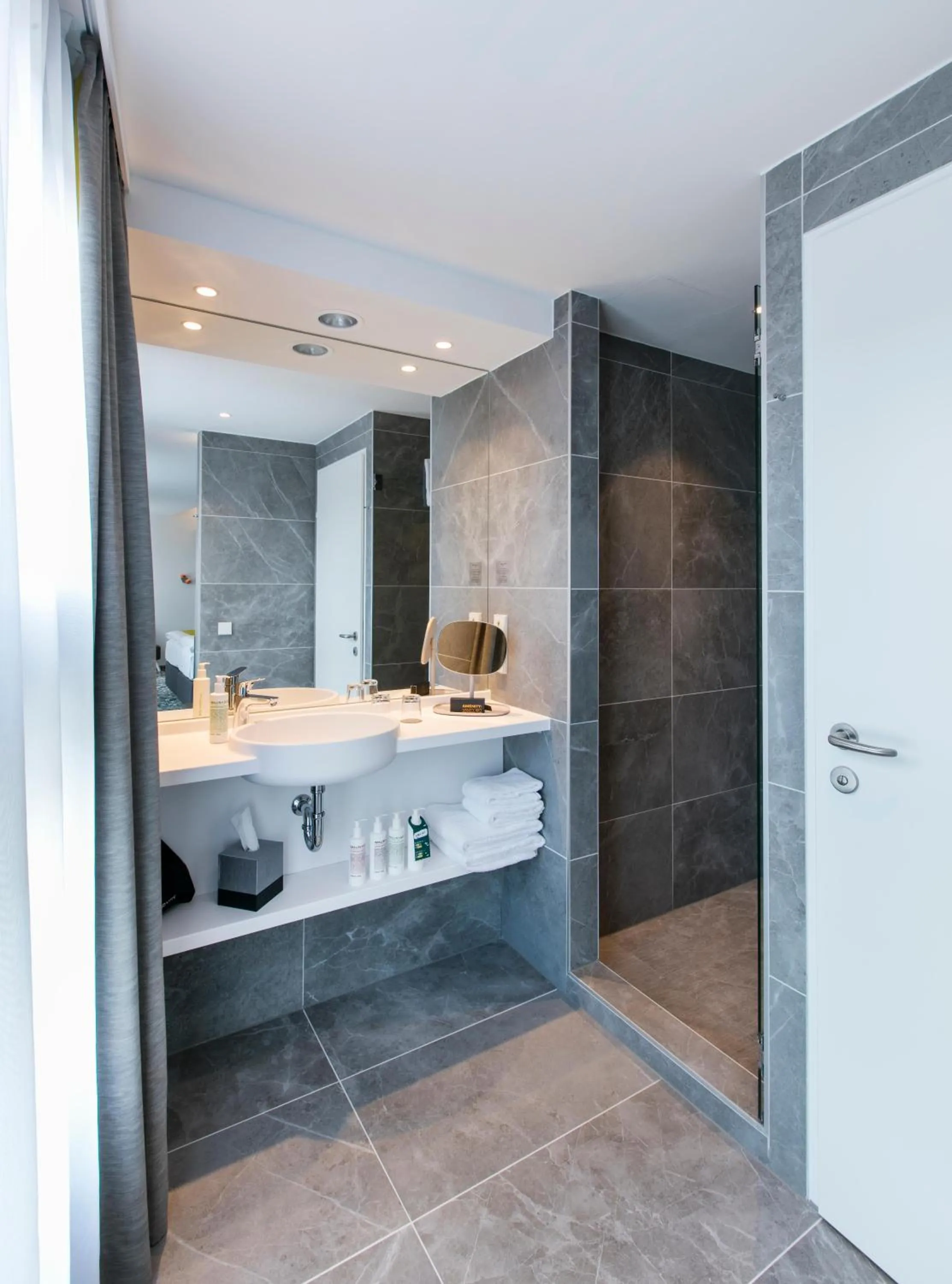 Shower in ARCOTEL Donauzentrum Wien