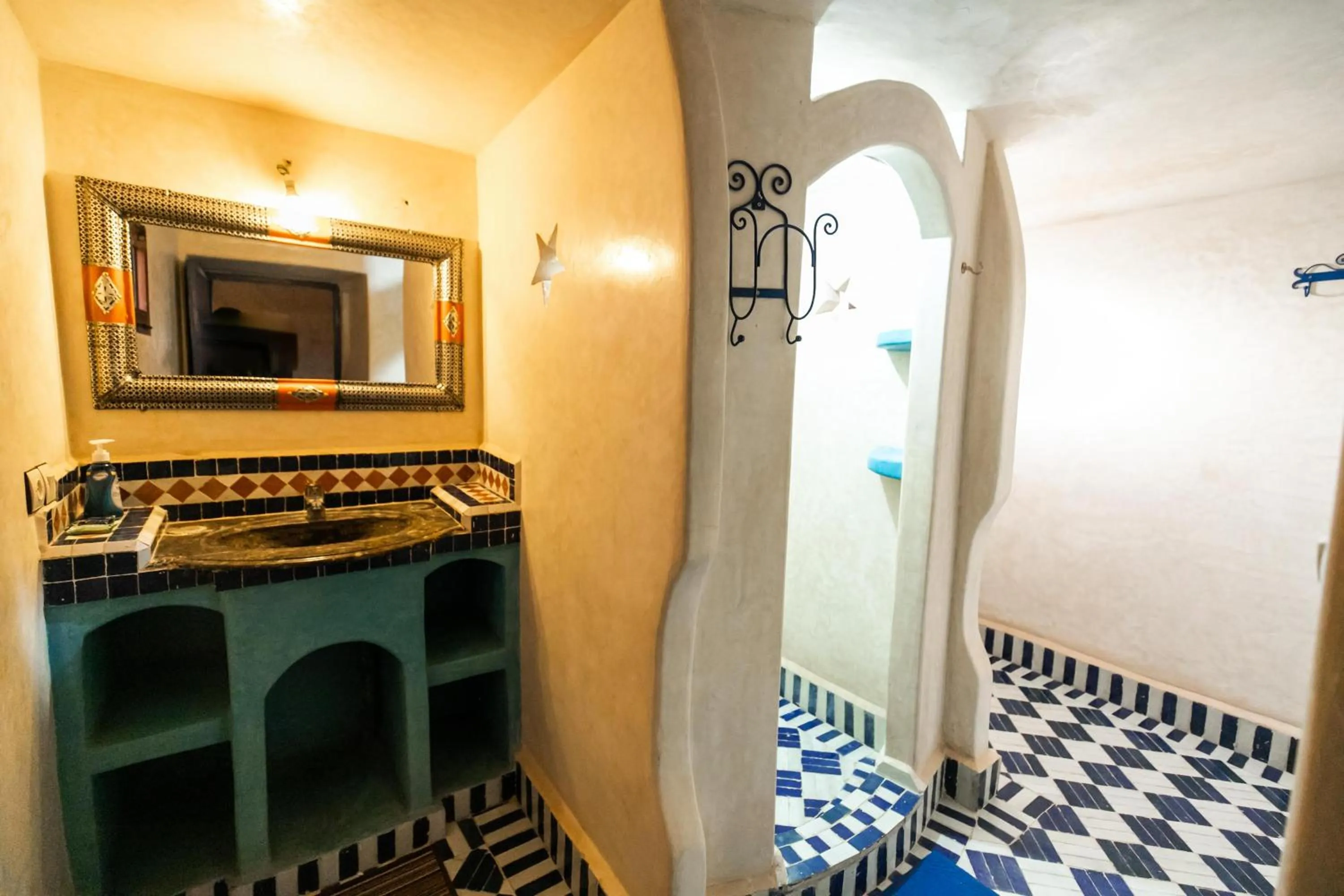 Shower in Ksar Bicha