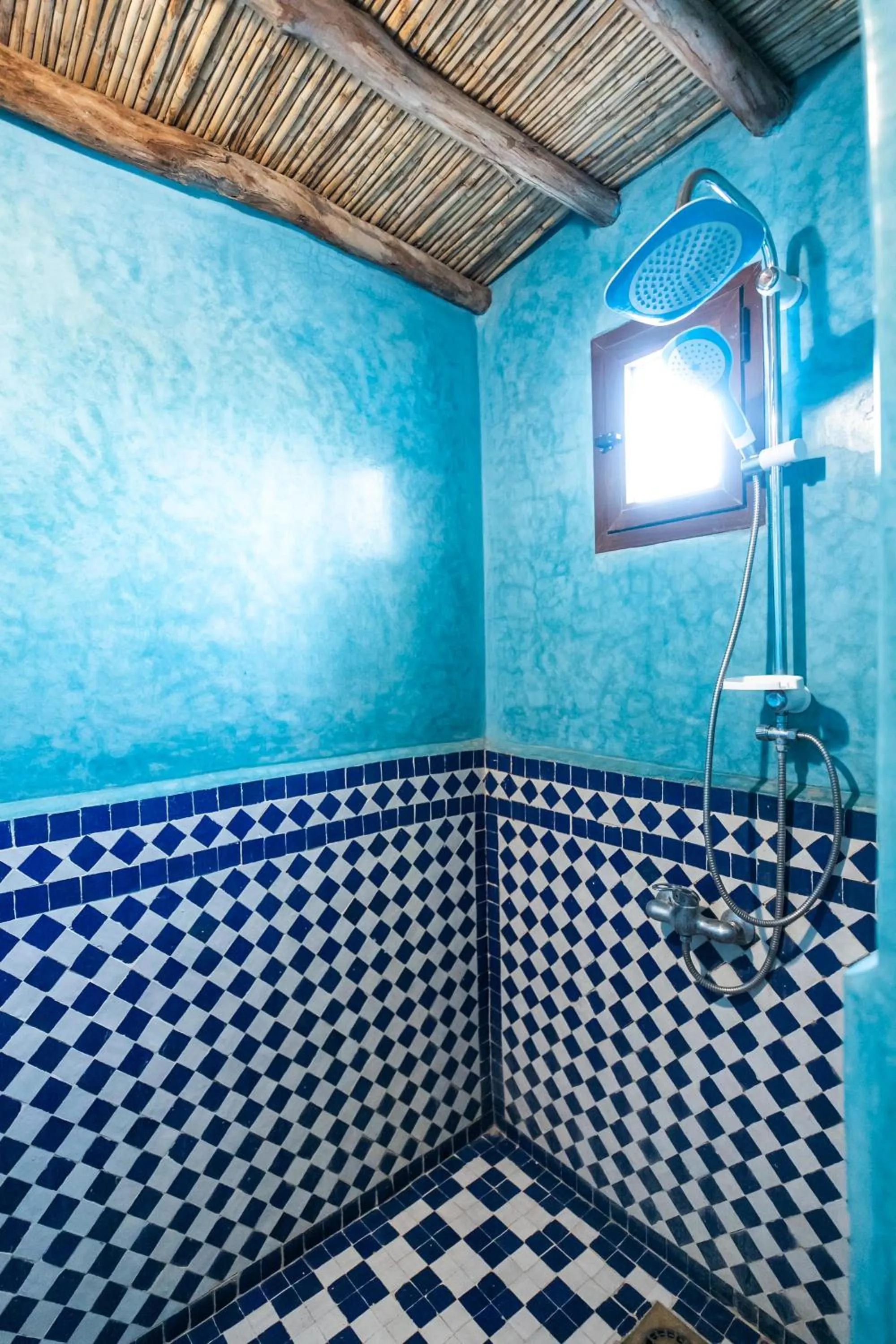 Shower in Ksar Bicha