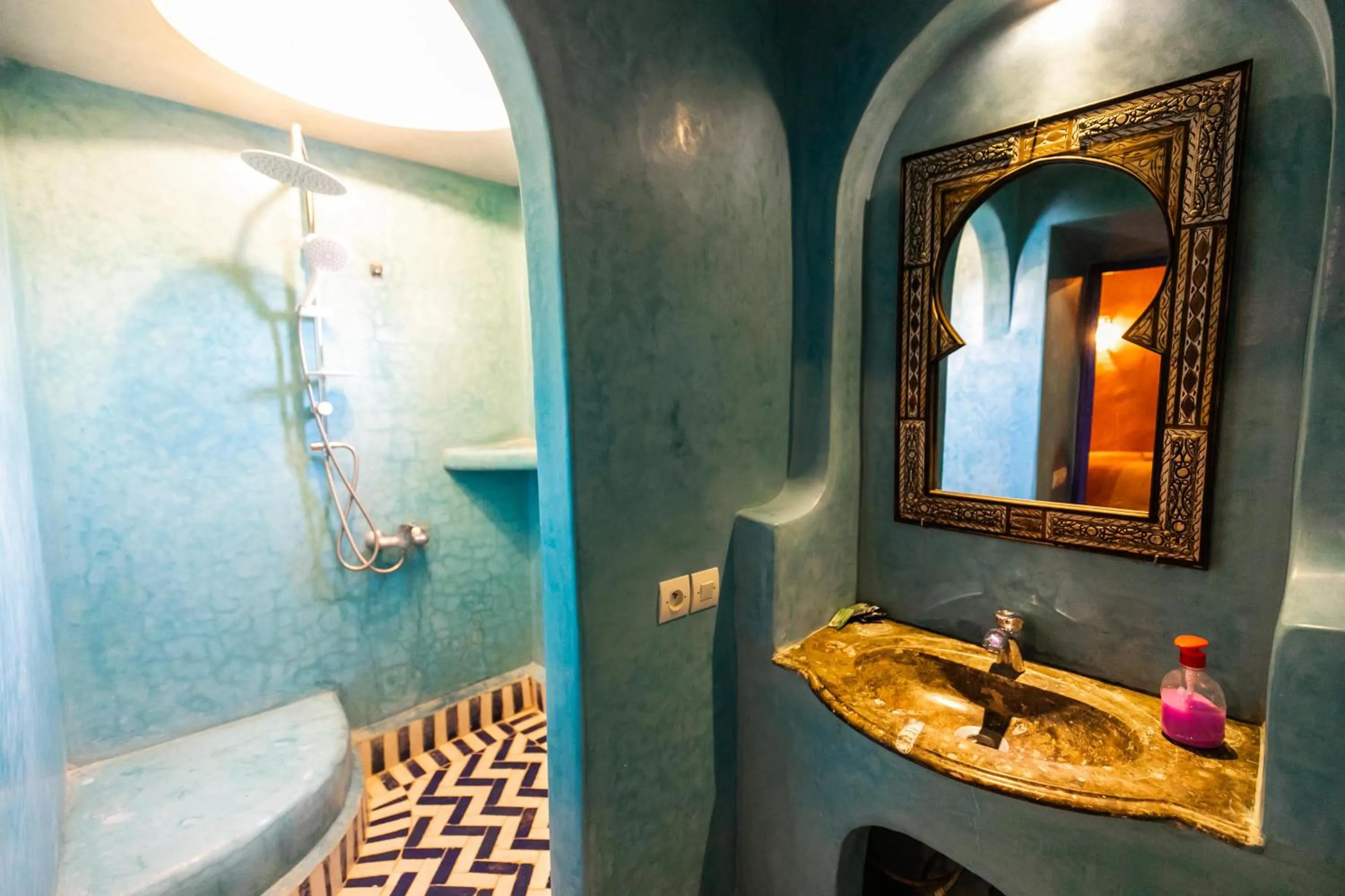 Shower in Ksar Bicha