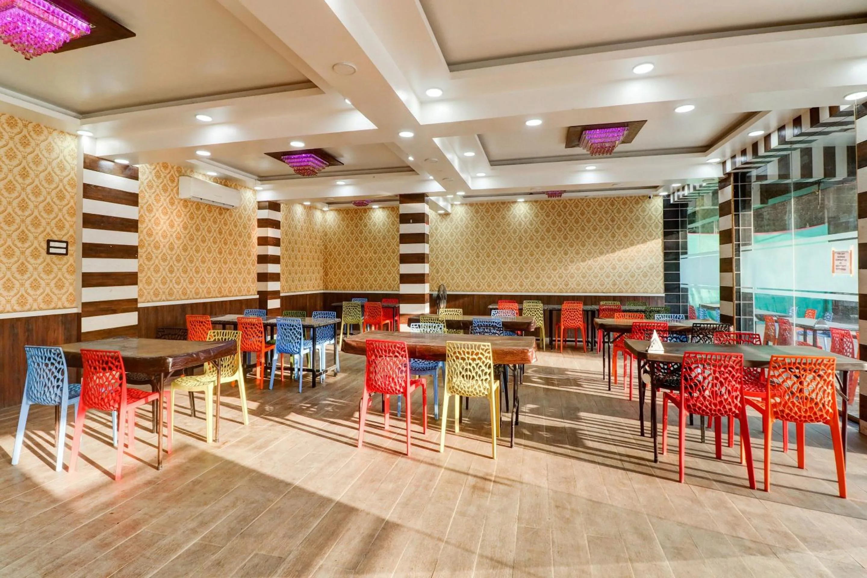 Restaurant/places to eat in Hotel O Mini Punjab Hills