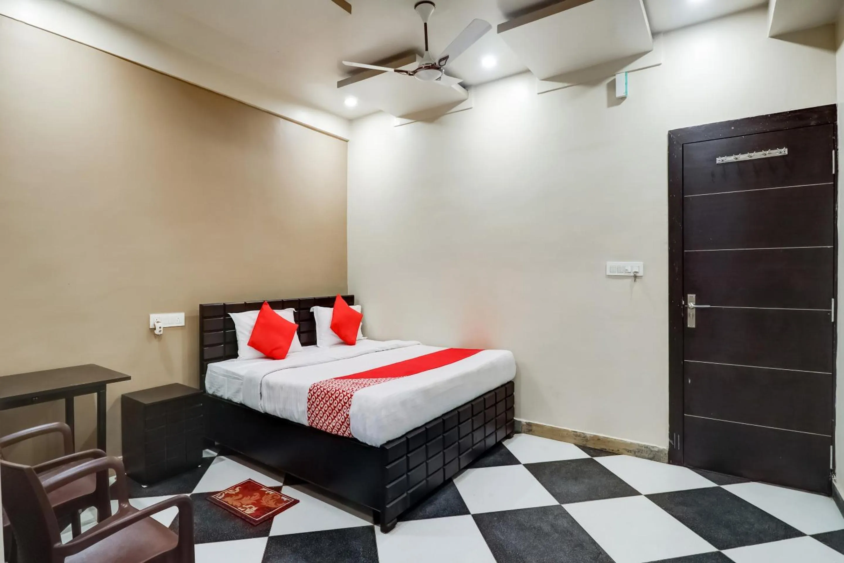 Bedroom, Bed in Hotel O Mini Punjab Hills