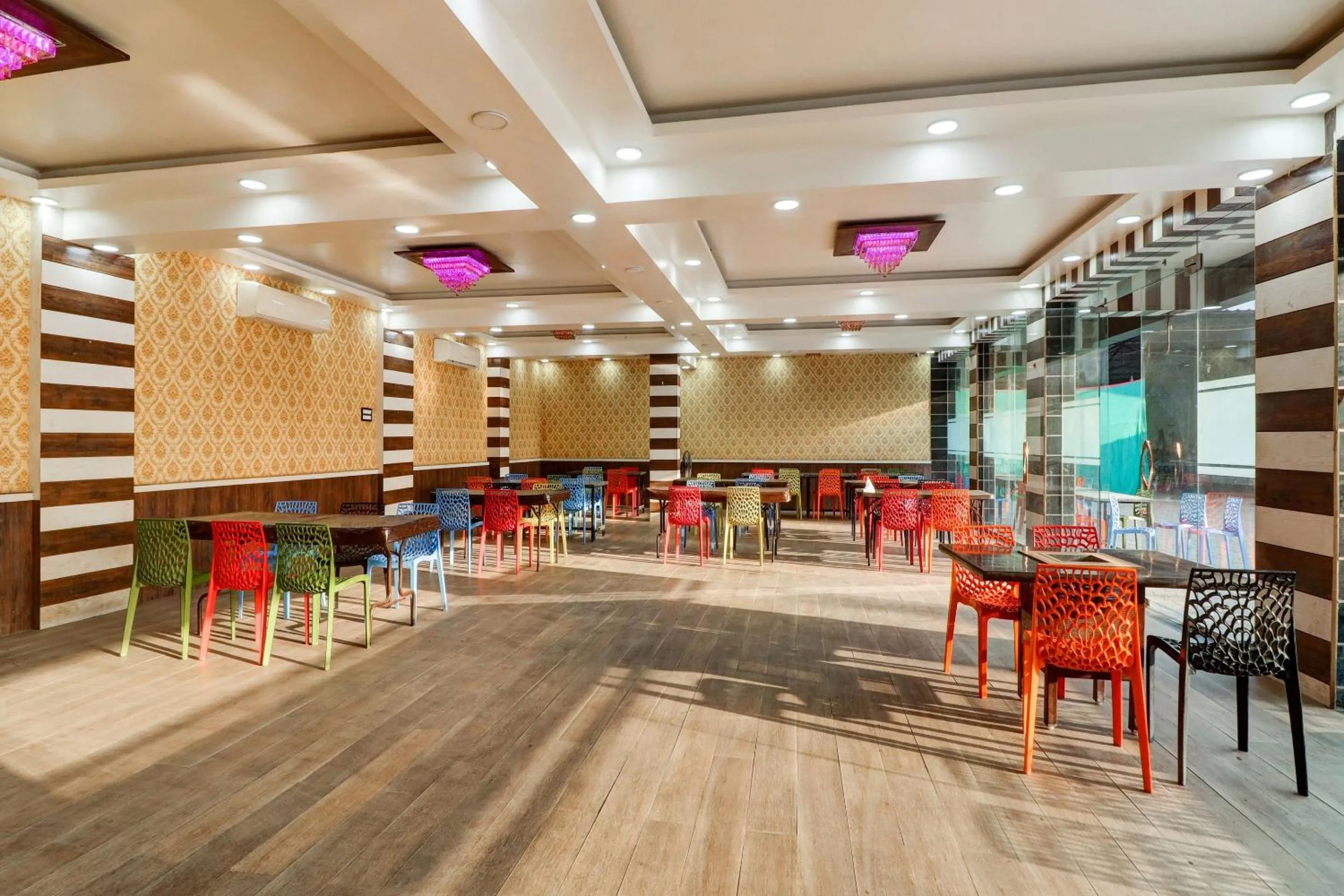 Restaurant/places to eat in Hotel O Mini Punjab Hills