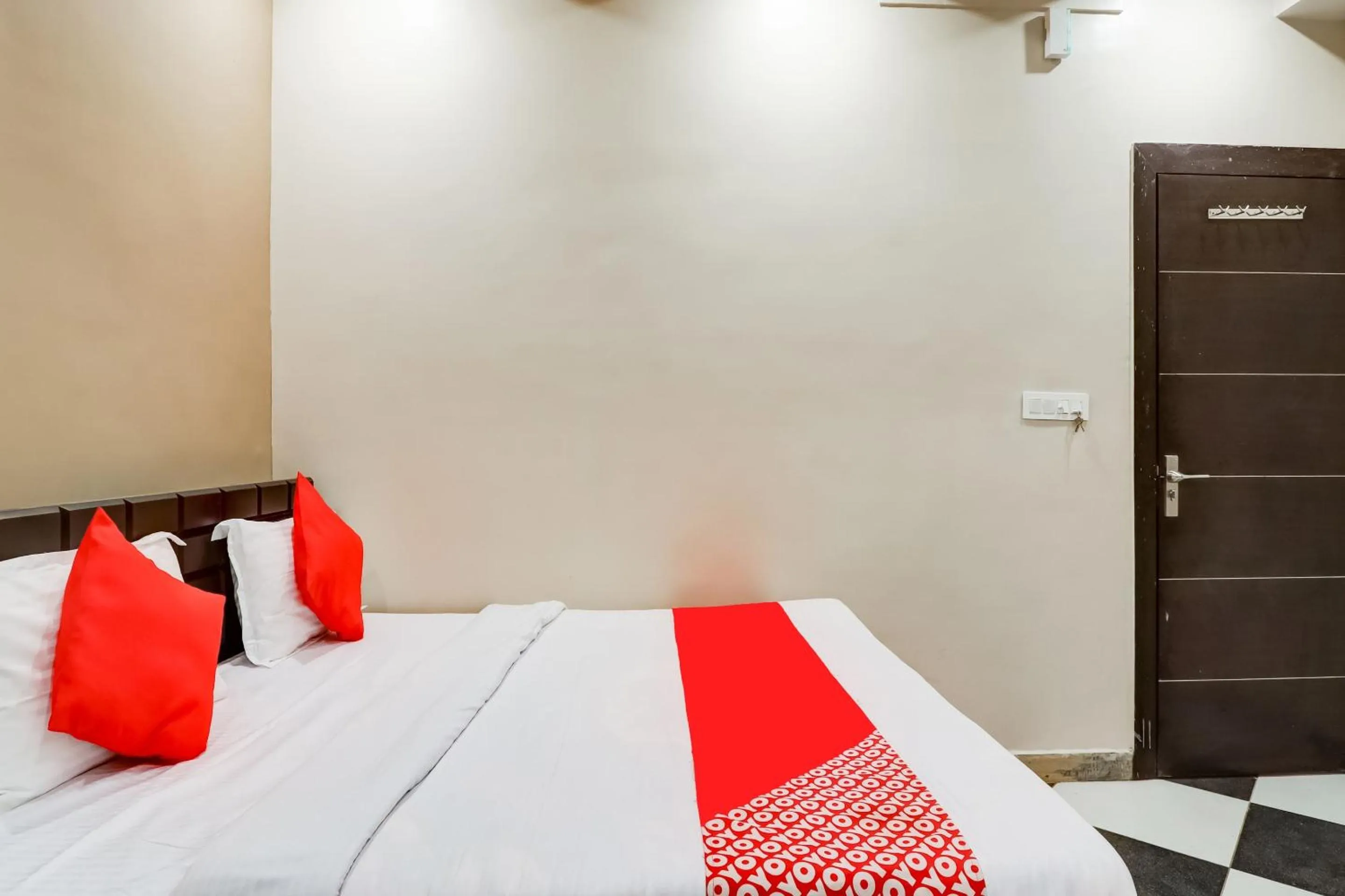 Bedroom, Bed in Hotel O Mini Punjab Hills