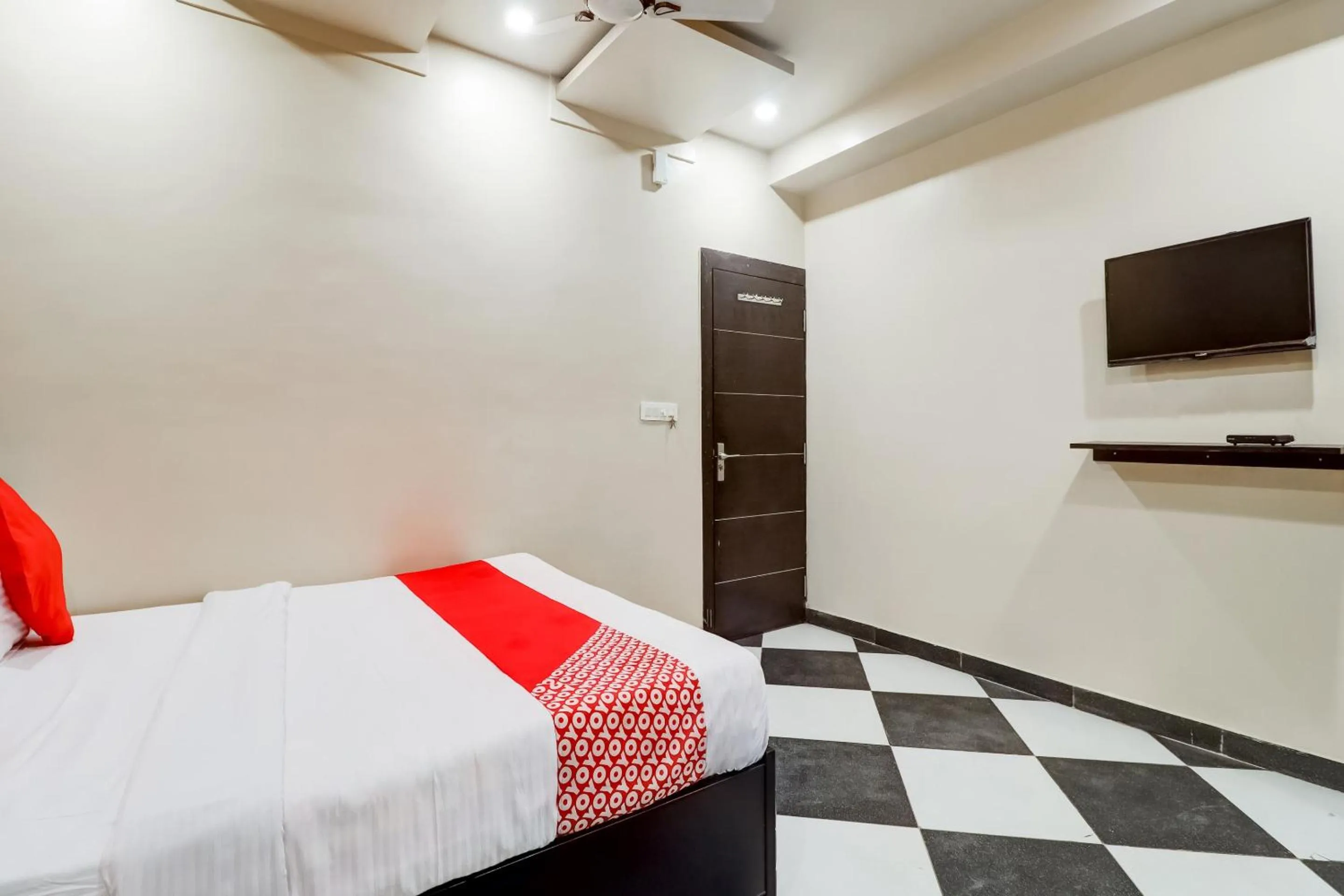 Bedroom, Bed in Hotel O Mini Punjab Hills