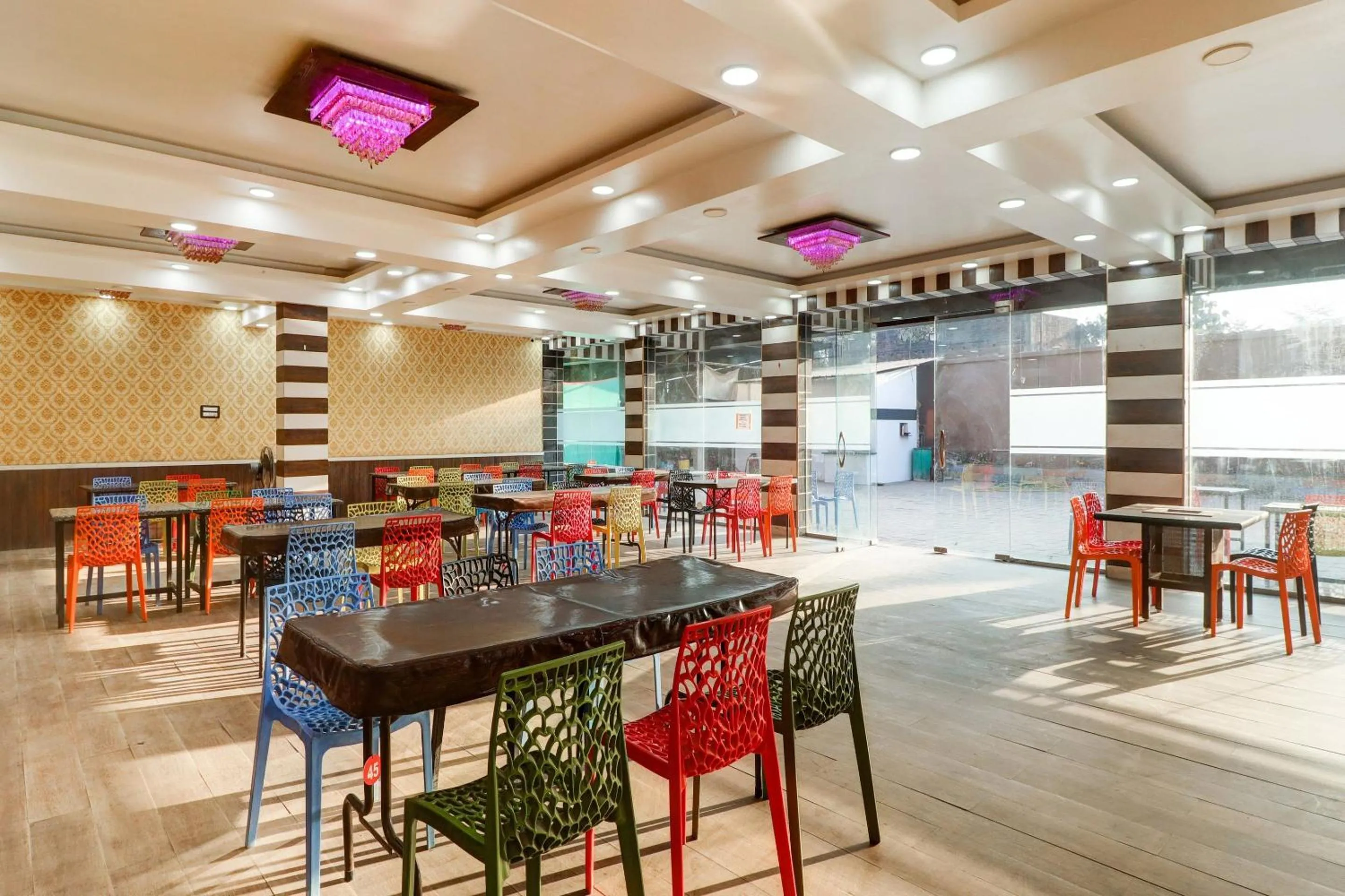 Restaurant/places to eat in Hotel O Mini Punjab Hills