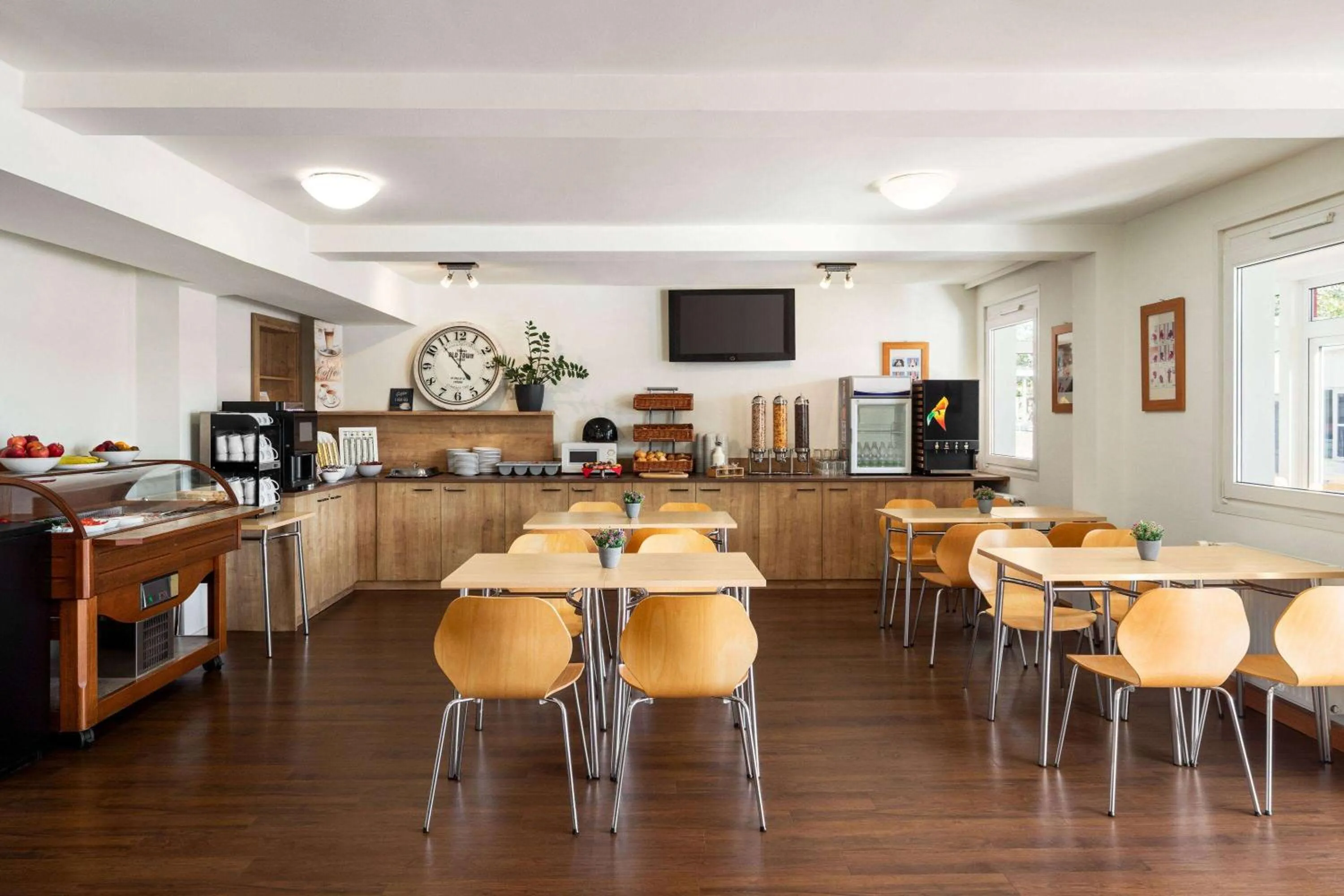 Breakfast in Amedia Express Sattledt, Trademark Collection by Wyndham