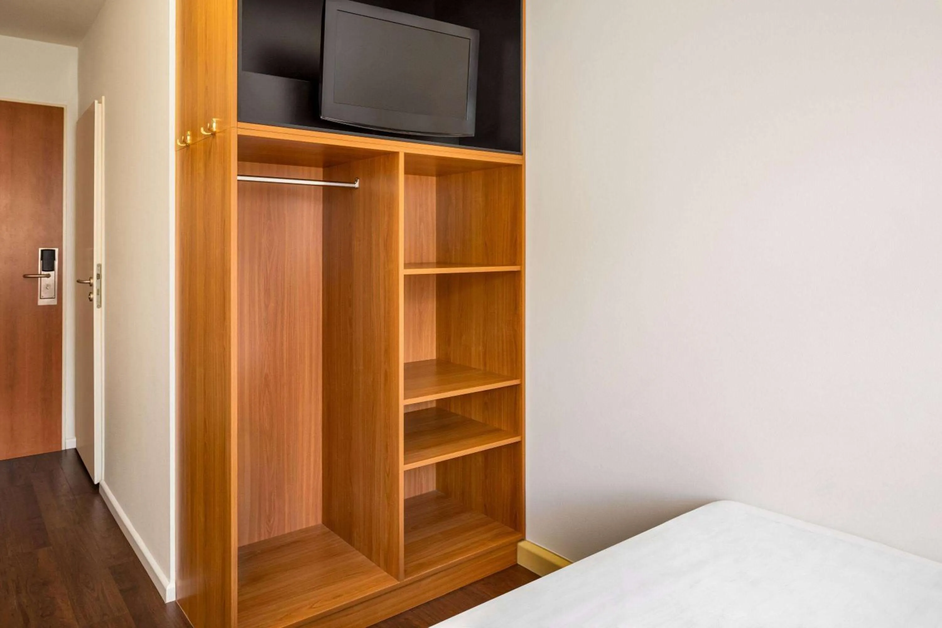 Photo of the whole room, Bed in Amedia Express Sattledt, Trademark Collection by Wyndham