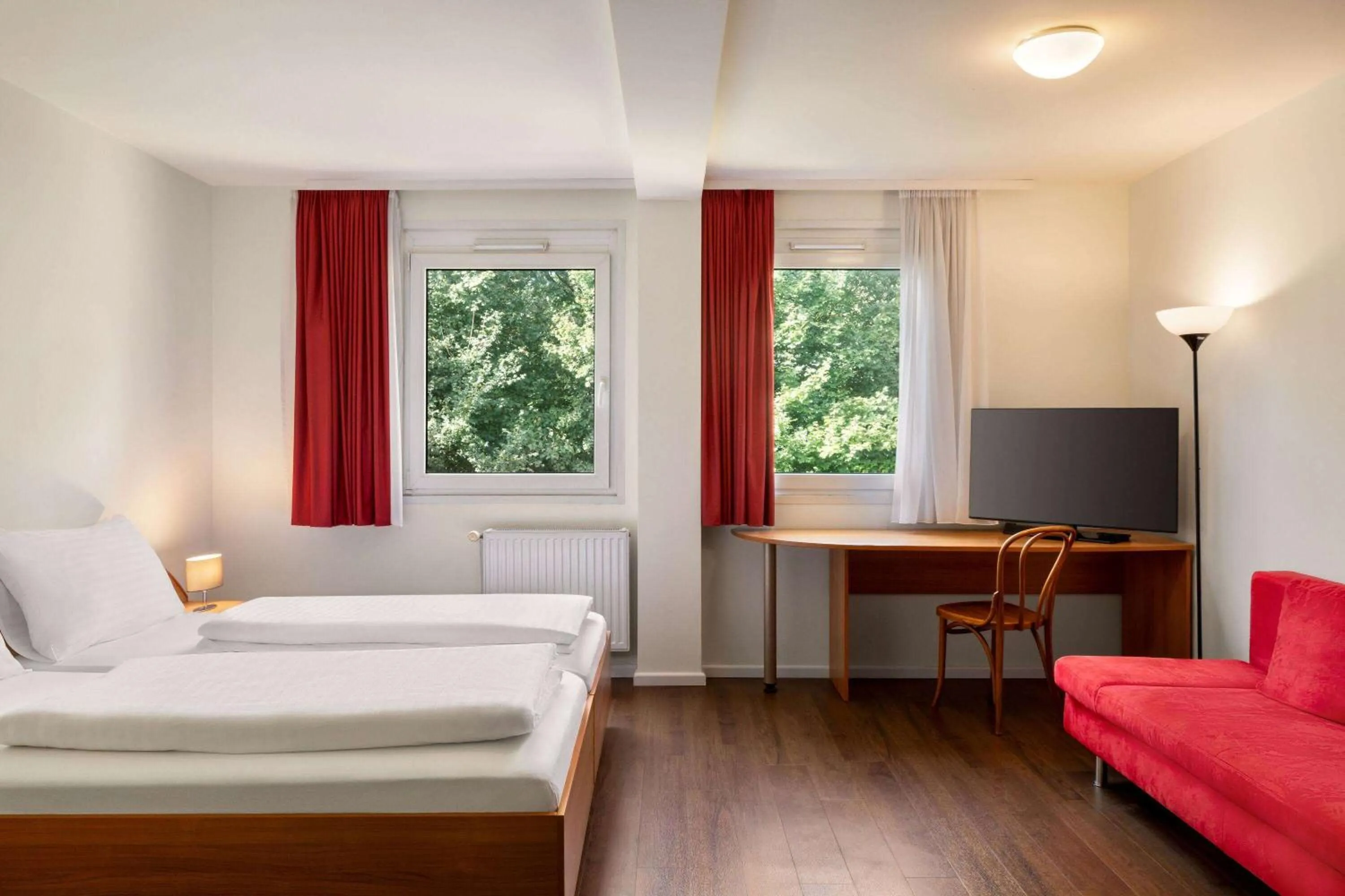 Photo of the whole room, Bed in Amedia Express Sattledt, Trademark Collection by Wyndham