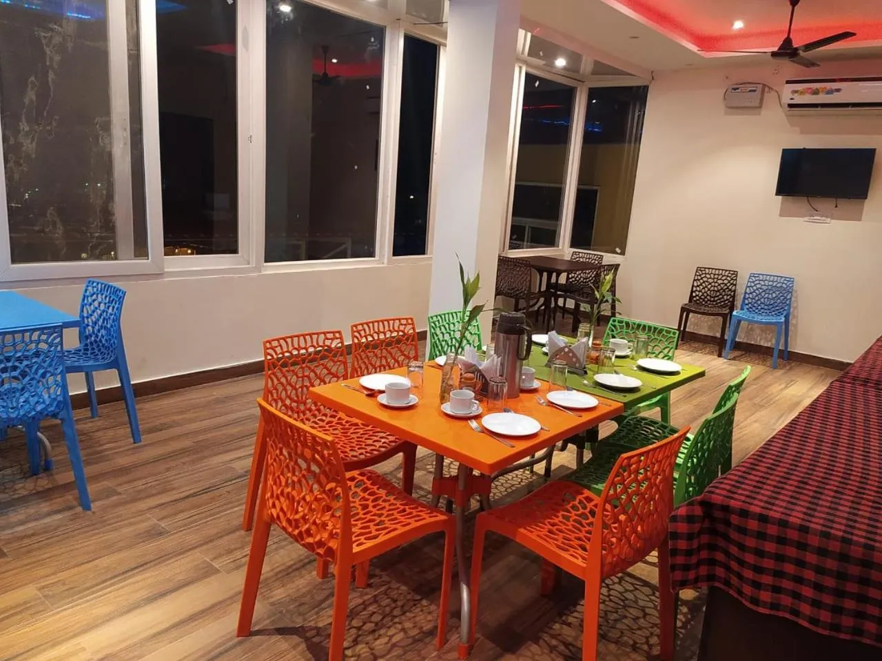 Restaurant/places to eat in Hotel The Shivaay - Delight Inn Rishikesh