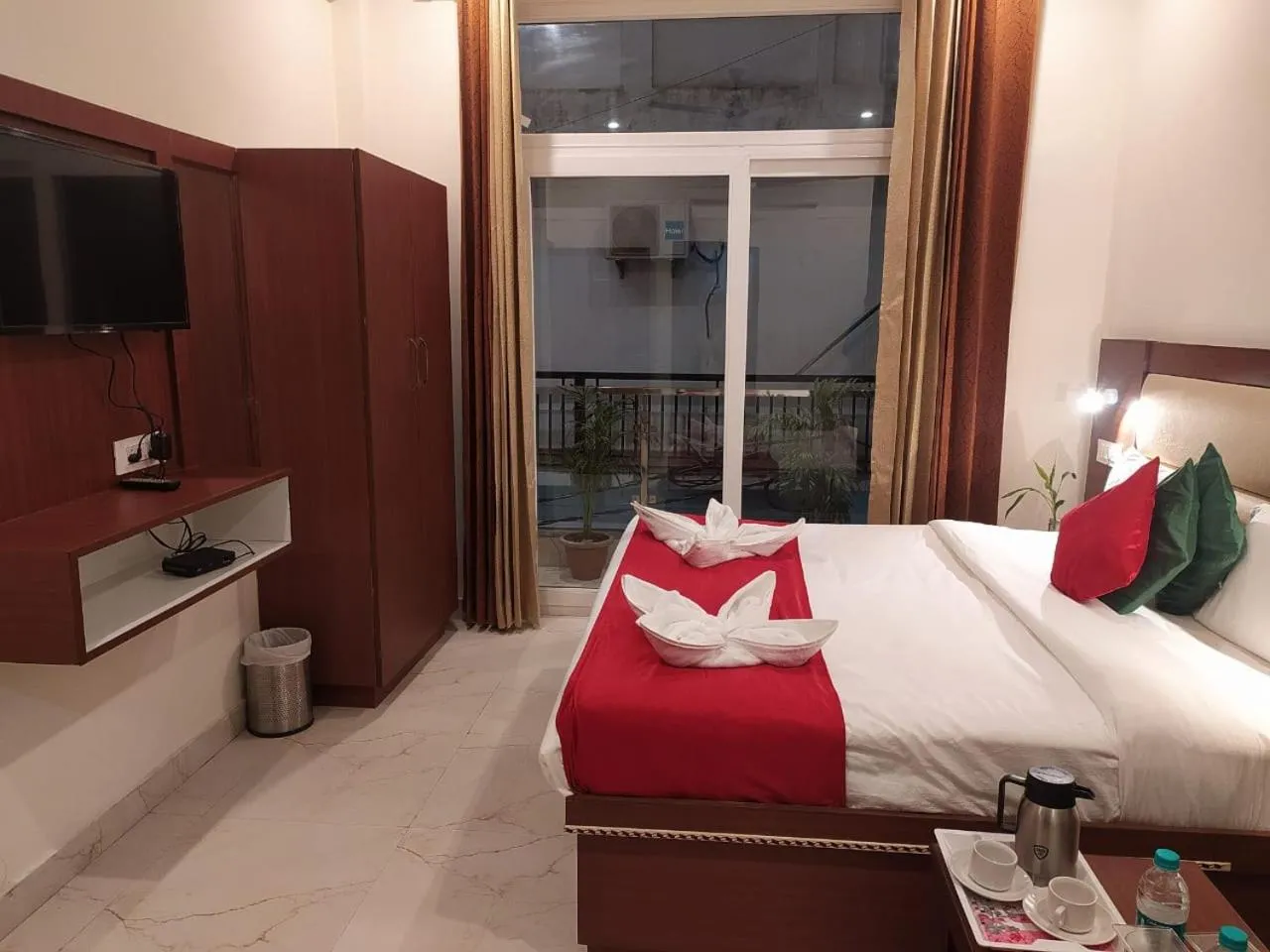 Bed in Hotel The Shivaay - Delight Inn Rishikesh