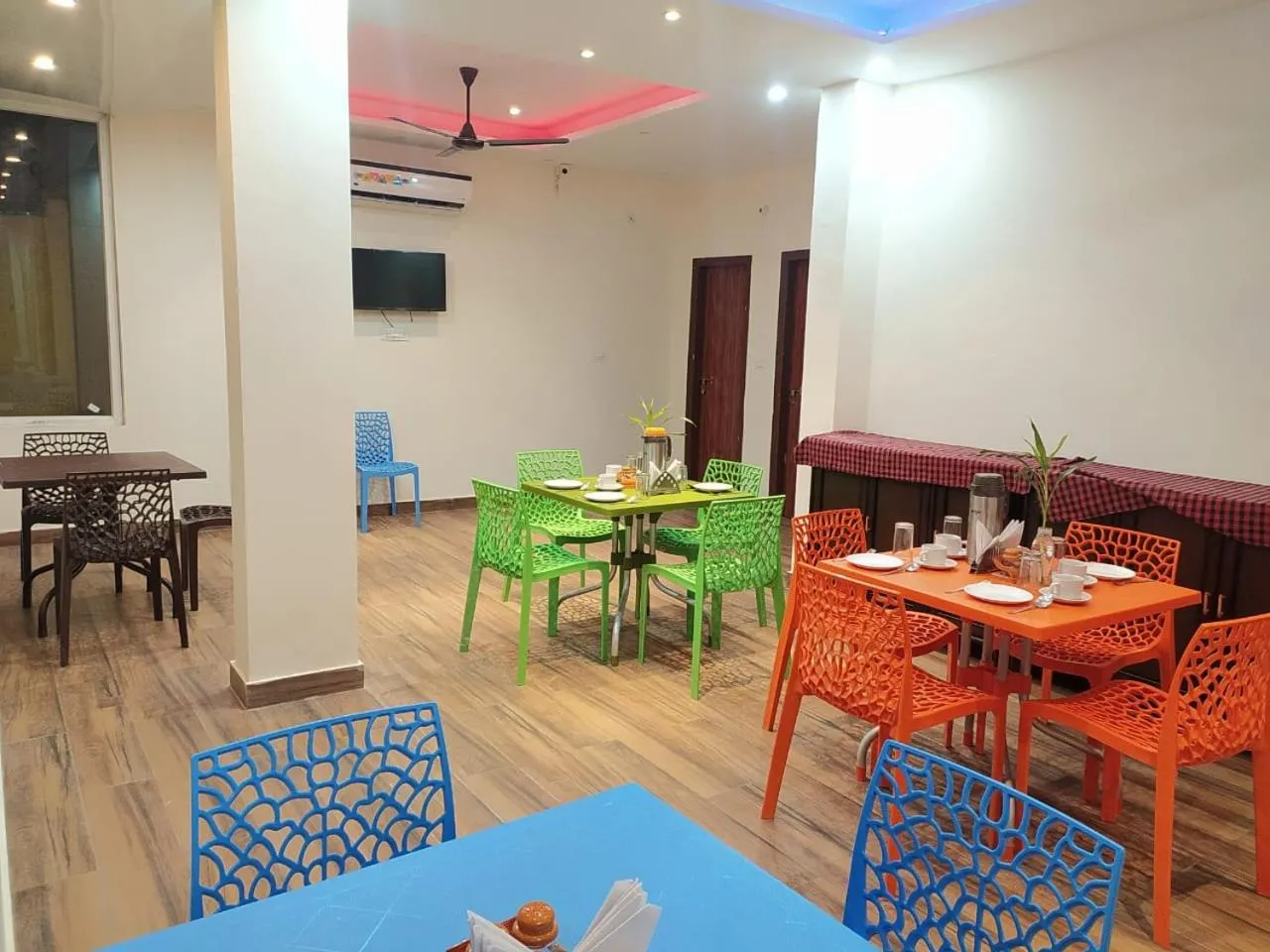 Restaurant/places to eat in Hotel The Shivaay - Delight Inn Rishikesh
