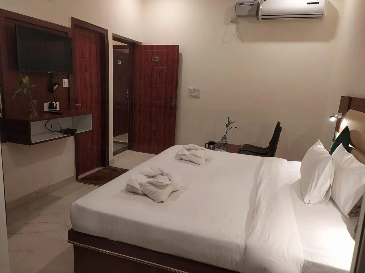 Bed in Hotel The Shivaay - Delight Inn Rishikesh