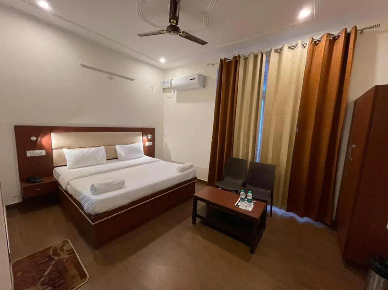 Bed in Hotel The Shivaay - Delight Inn Rishikesh
