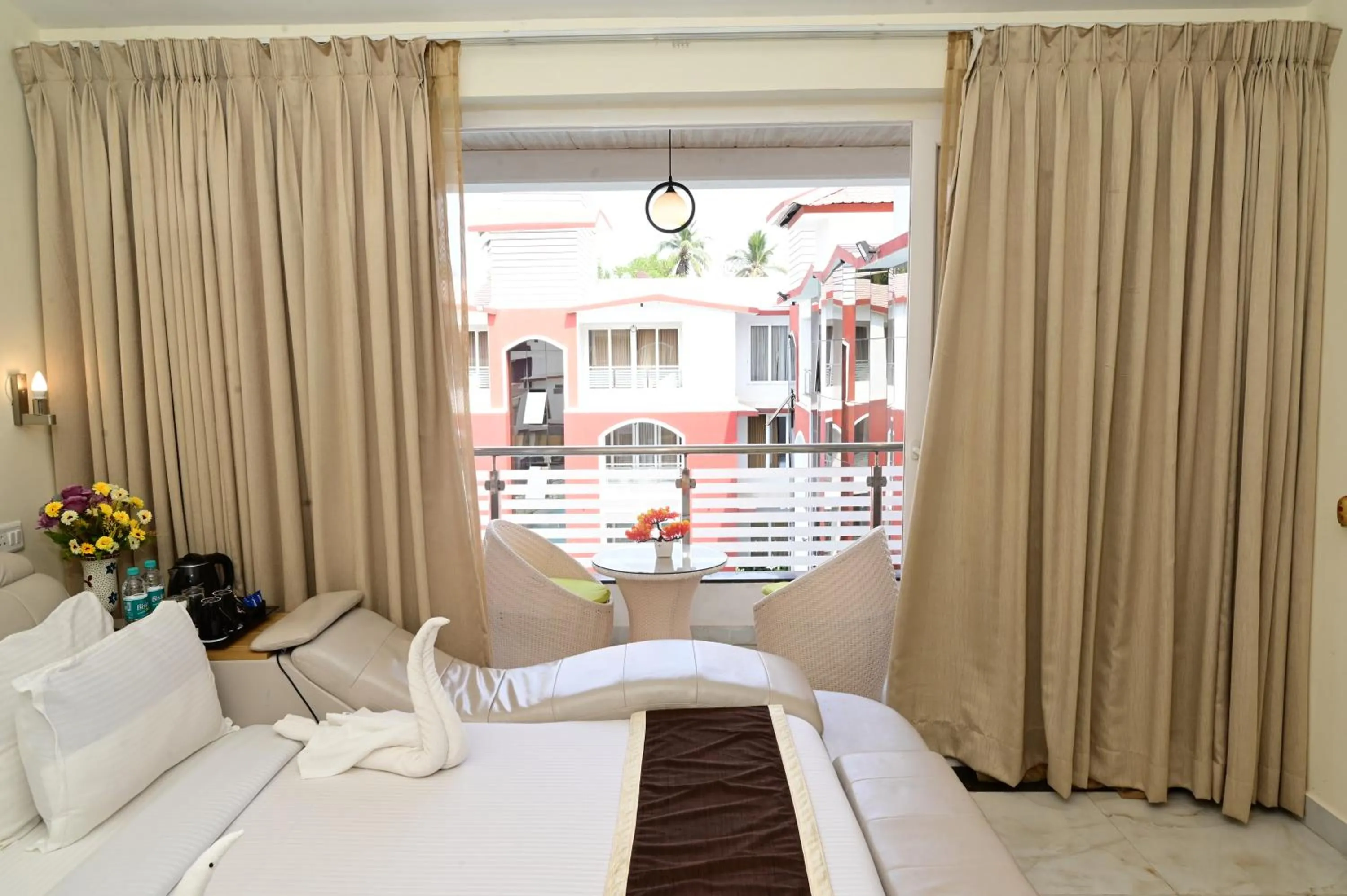 Bed in Shanti Solitaire, Arpora