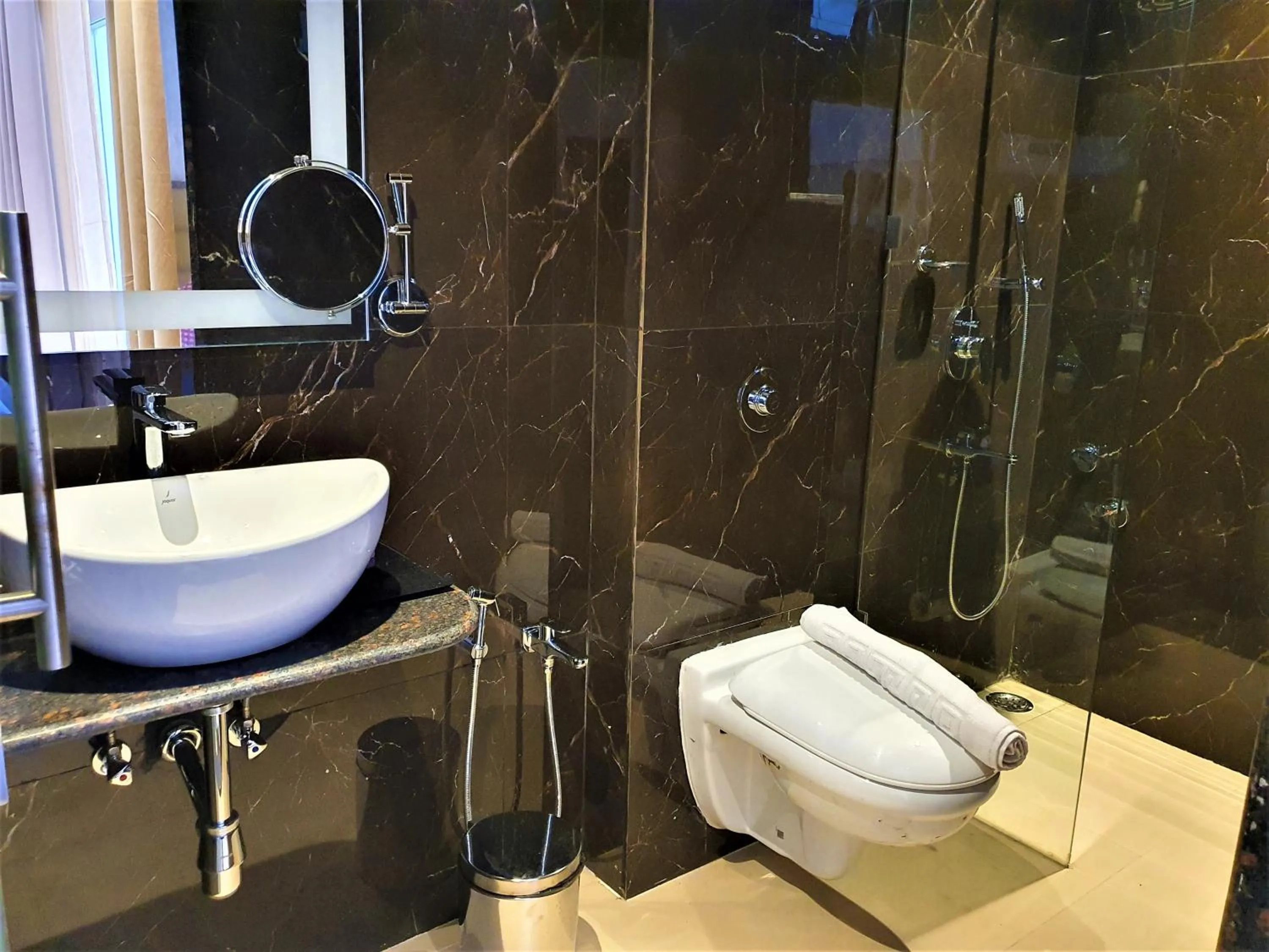 Bathroom in Shanti Solitaire, Arpora